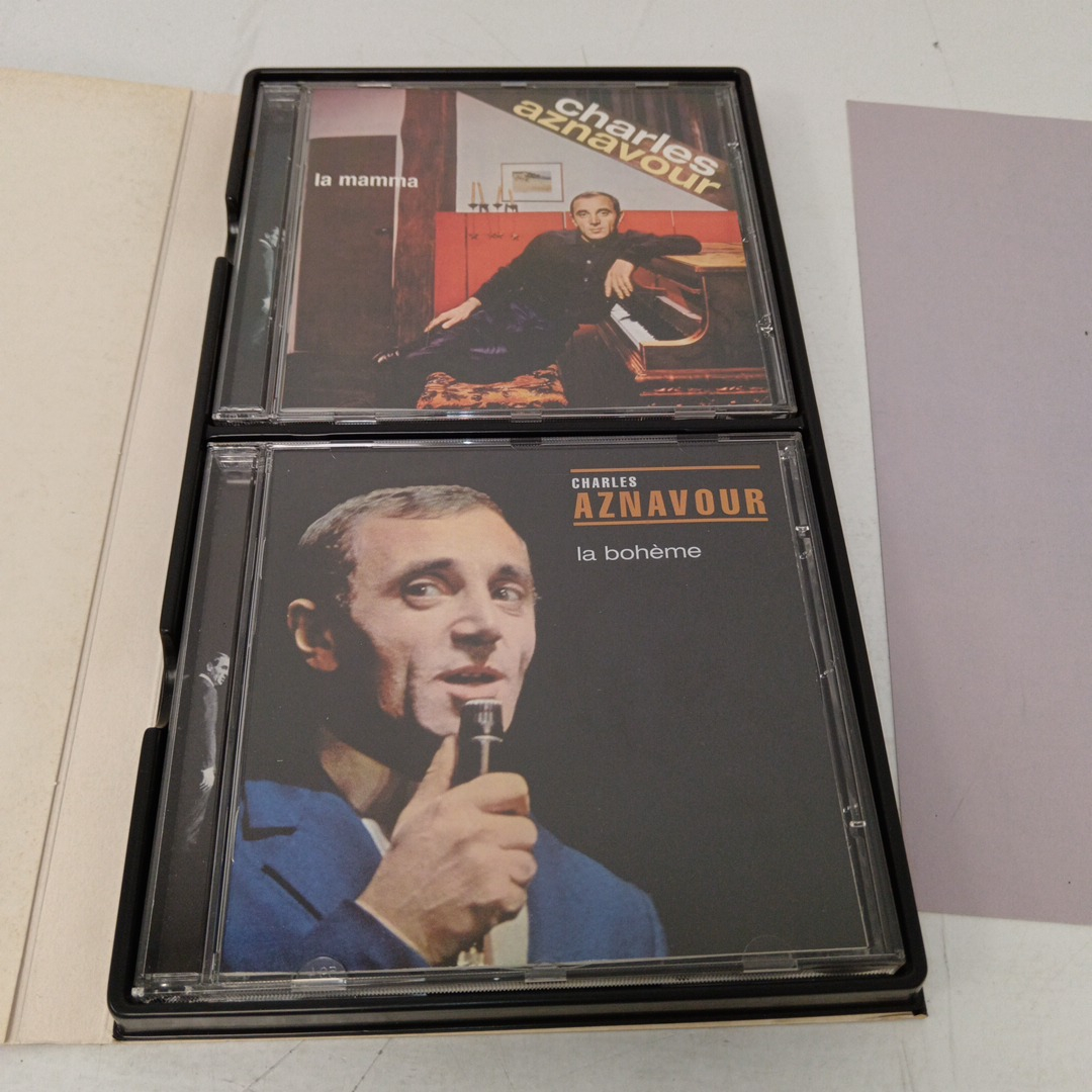 Voir photo 2 de COFFRET 2 CD LA BOHEME LA MAMMA - Charles AZNAVOUR COFFRET 2 CD LA BOHEME LA MAMMA - Charles AZNAVOUR reconditionné photo 2