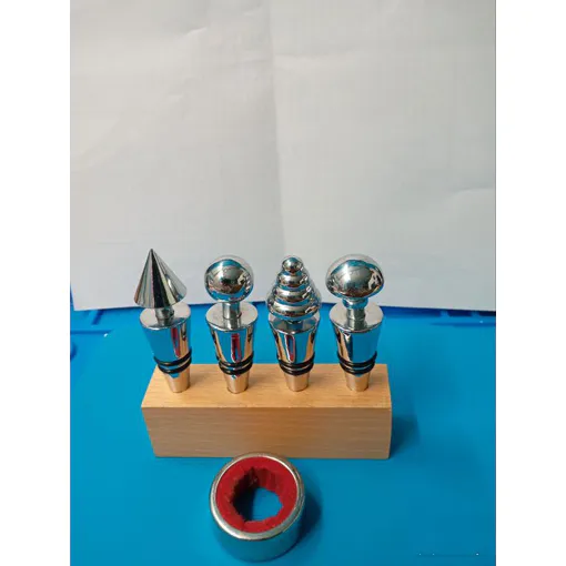 Acheter Coffret 4 Bouchons Design Avec Support En Bois Bon état - 10,00 € Coffret 4 Bouchons Design Avec Support En Bois Bon état reconditionné disponible sur Rakuten