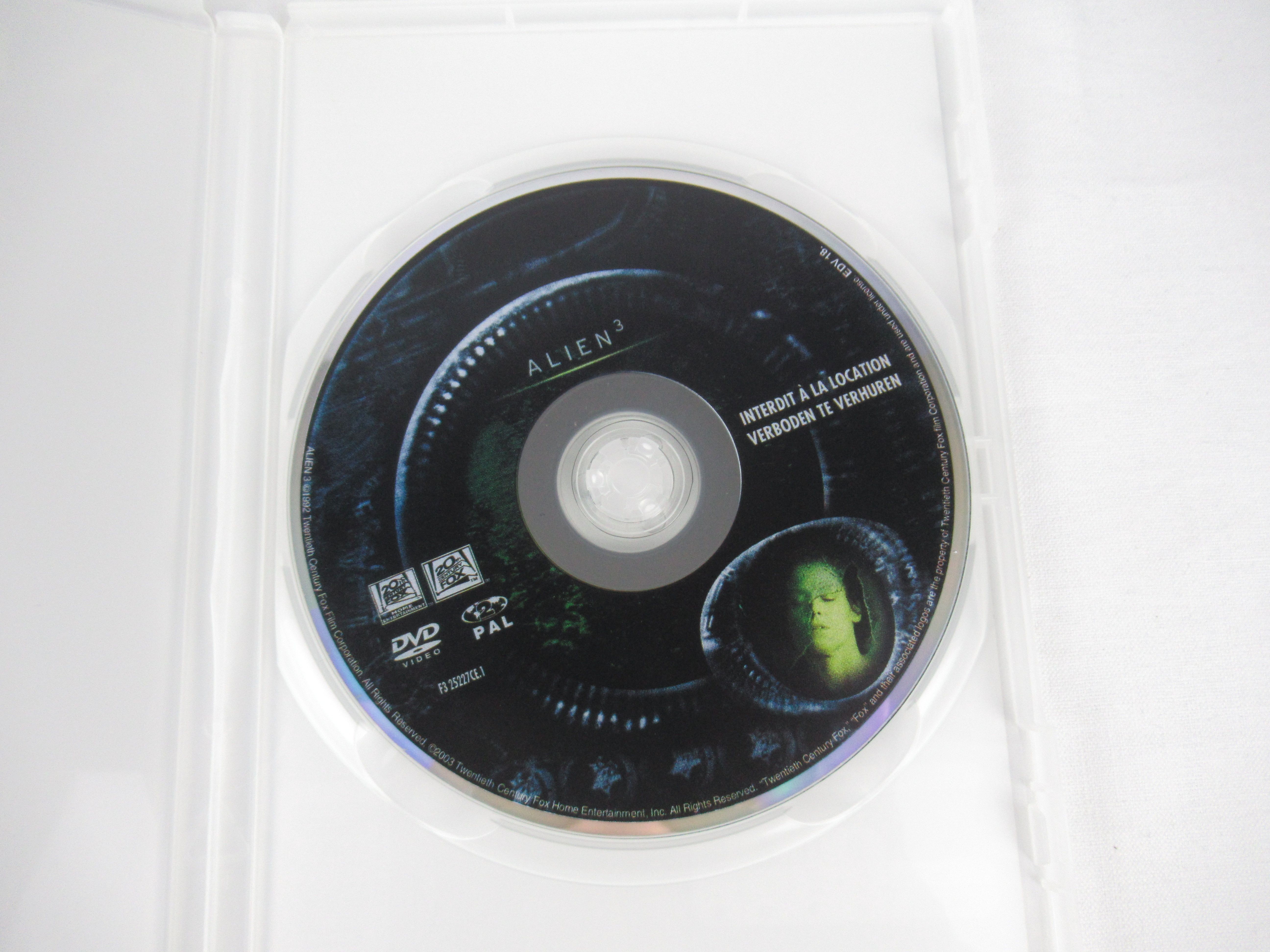 Voir photo 10 de Coffret 4 DVD Alien Quadrilogy Coffret 4 DVD Alien Quadrilogy Très bon état reconditionné photo 10