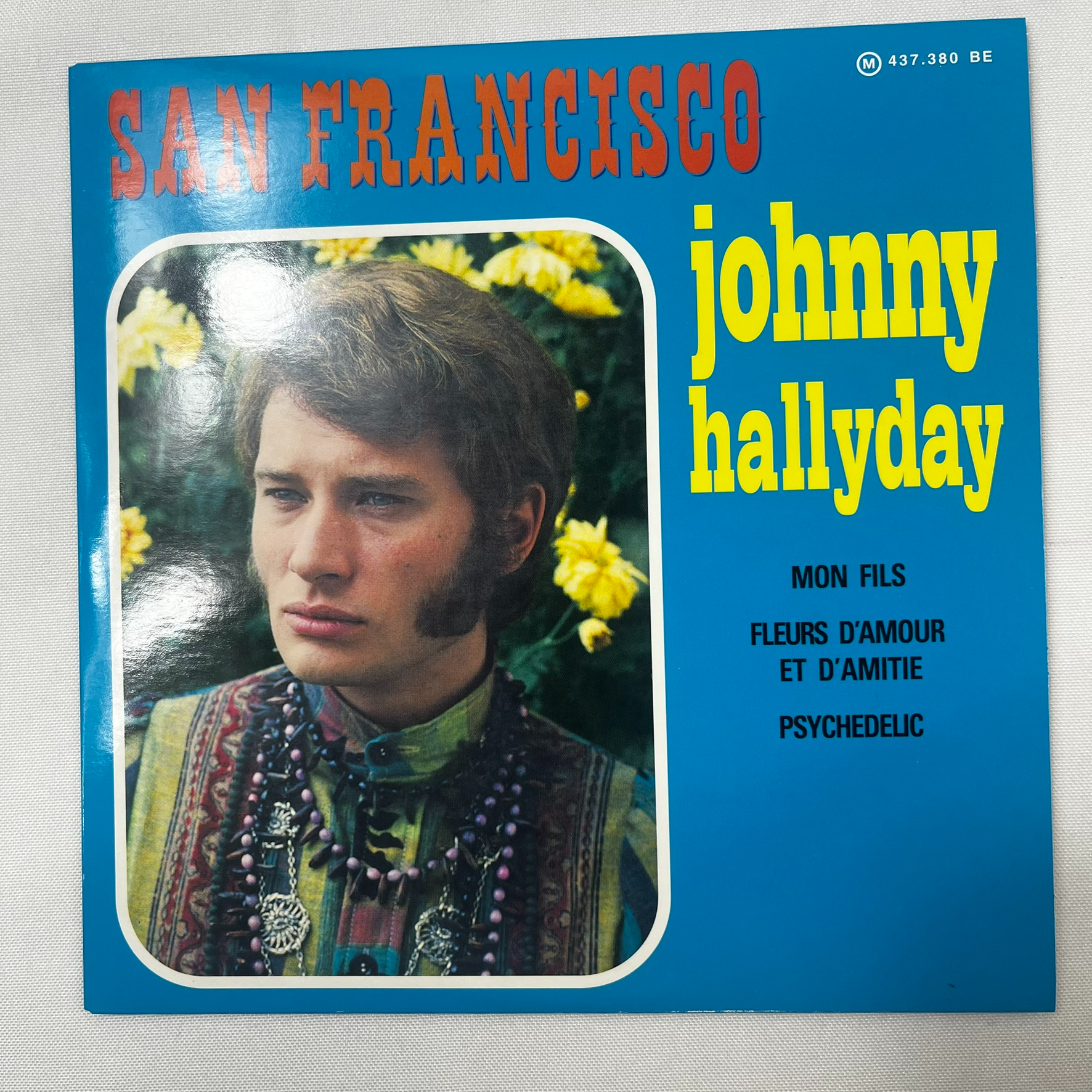 Voir photo 3 de Coffret 45 T Johnny Hallyday 1967/1969 Coffret 45 T Johnny Hallyday 1967/1969 Très bon état reconditionné photo 3
