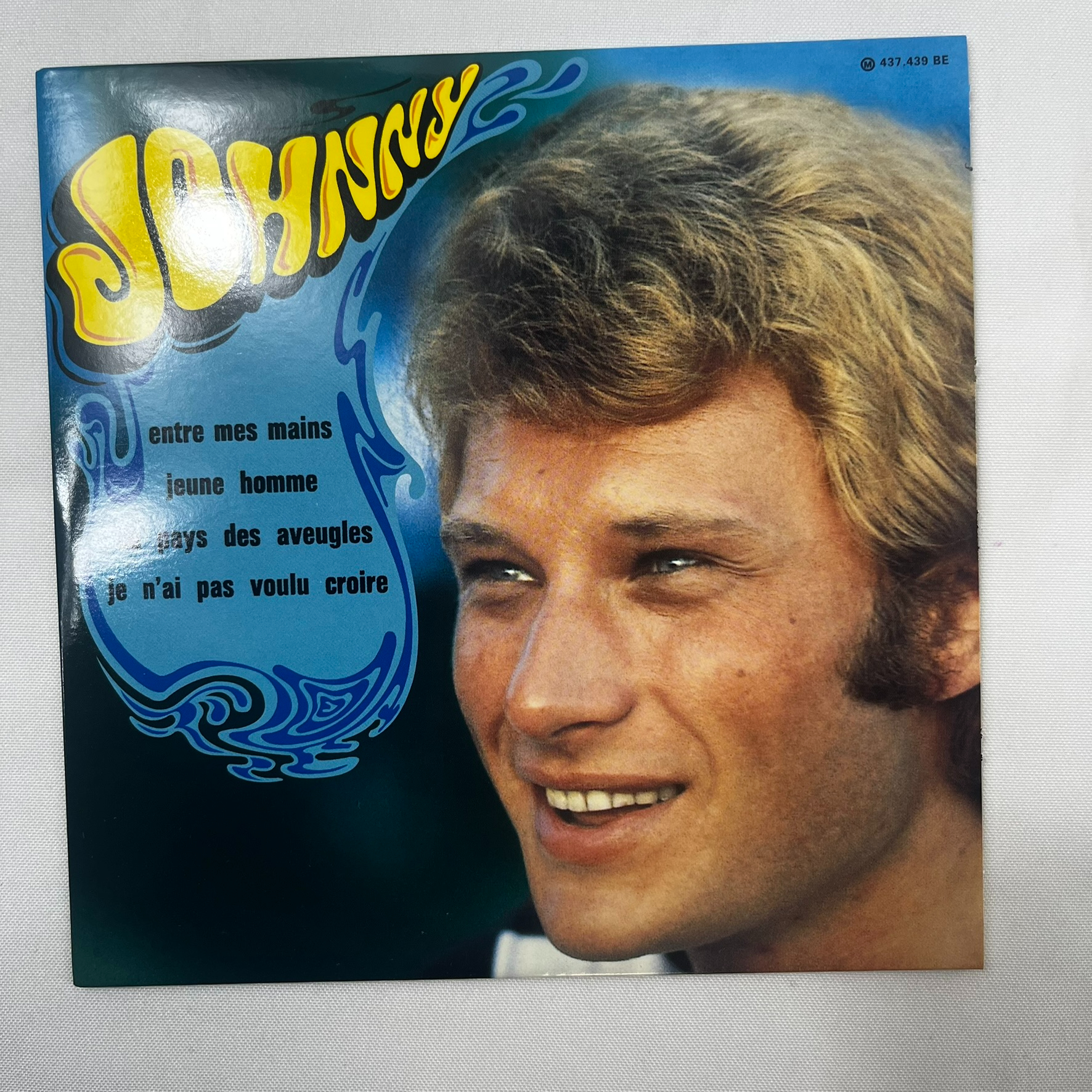Voir photo 4 de Coffret 45 T Johnny Hallyday 1967/1969 Coffret 45 T Johnny Hallyday 1967/1969 Très bon état reconditionné photo 4