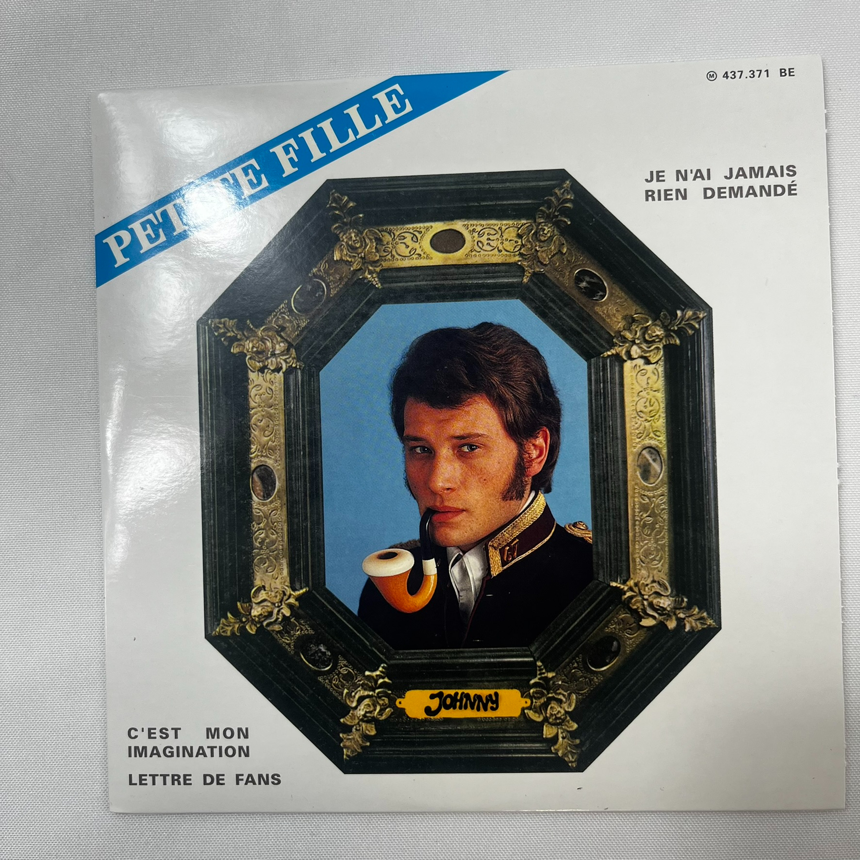 Voir photo 5 de Coffret 45 T Johnny Hallyday 1967/1969 Coffret 45 T Johnny Hallyday 1967/1969 Très bon état reconditionné photo 5