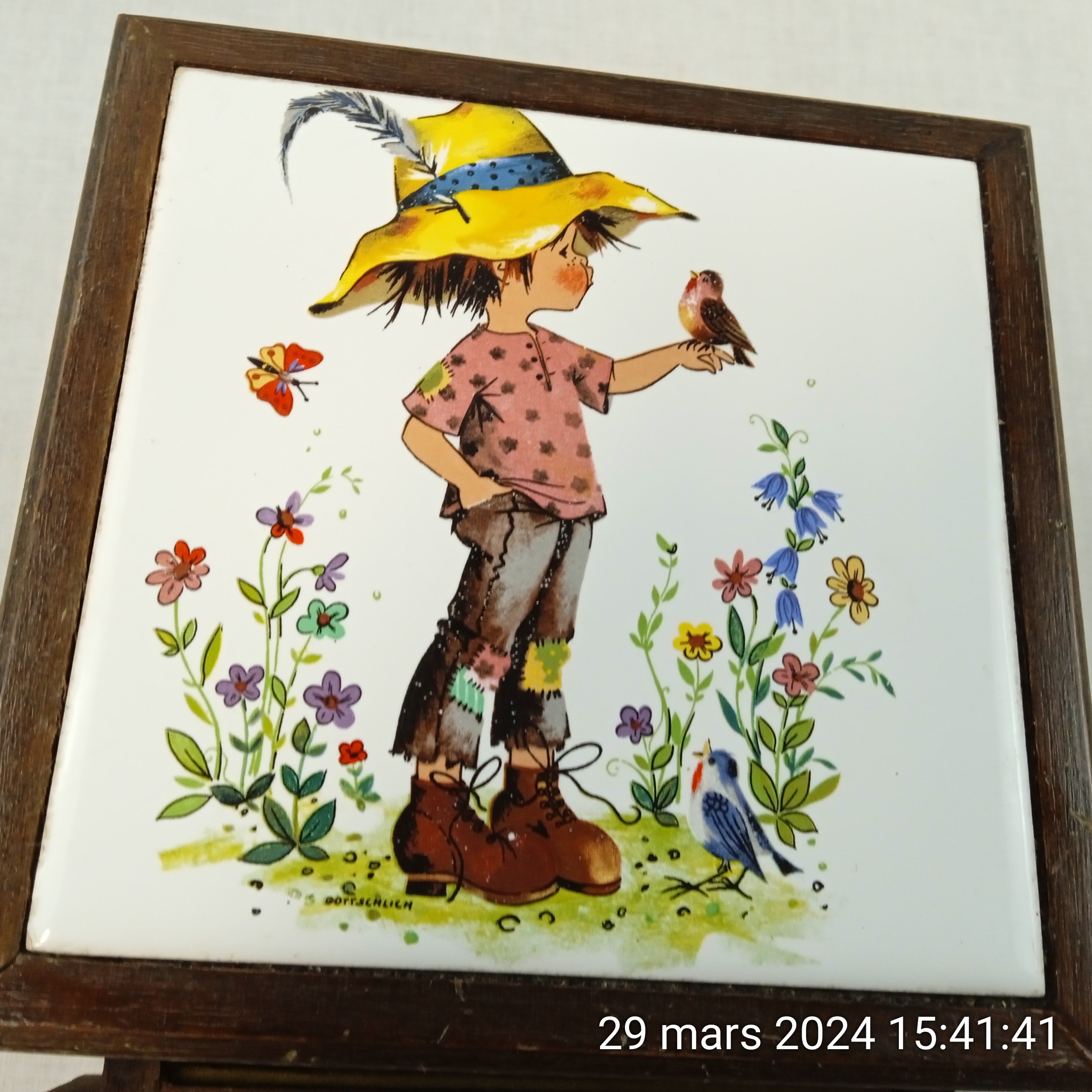 Voir photo 4 de Coffret à bijoux en bois vintage avec carreau céramique F.F. Coffret à bijoux en bois vintage avec carreau céramique F.F. Bon état reconditionné photo 4