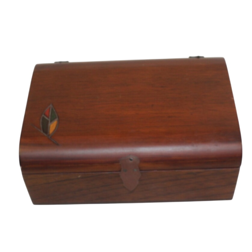 Coffret à thés en bois Très bon état - 15,00 € Coffret à thés en bois Très bon état reconditionné disponible sur Label Emmaüs