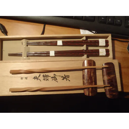 Acheter Coffret Baguettes Japonaises Ou Chinoises Avec Supports occasion - 15,00 € Coffret Baguettes Japonaises Ou Chinoises Avec Supports occasion reconditionné disponible sur Rakuten