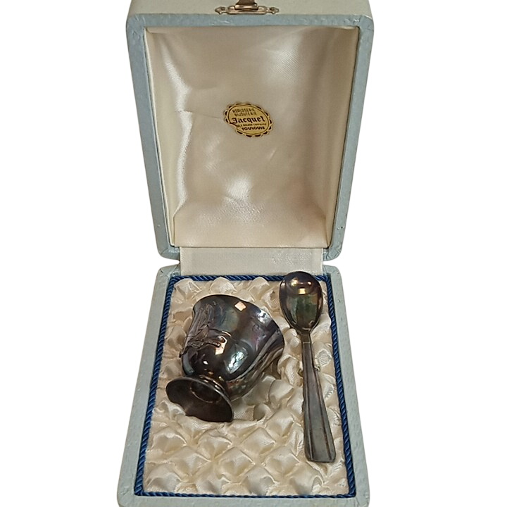 Acheter Coffret baptême État correct - 10,00 € Coffret baptême État correct reconditionné disponible sur Label Emmaüs
