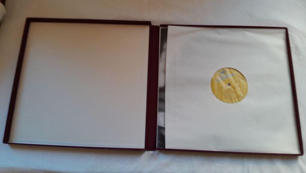 Voir photo 2 de Coffret Beethoven 8ème et 9ème symphonie interprétée par le philarmonique de Berlin, dirigé par Herbert Von Karajan Coffret Beethoven 8ème et 9ème symphonie interprétée par le philarmonique de Berlin, dirigé par Herbert Von Karajan reconditionné photo 2