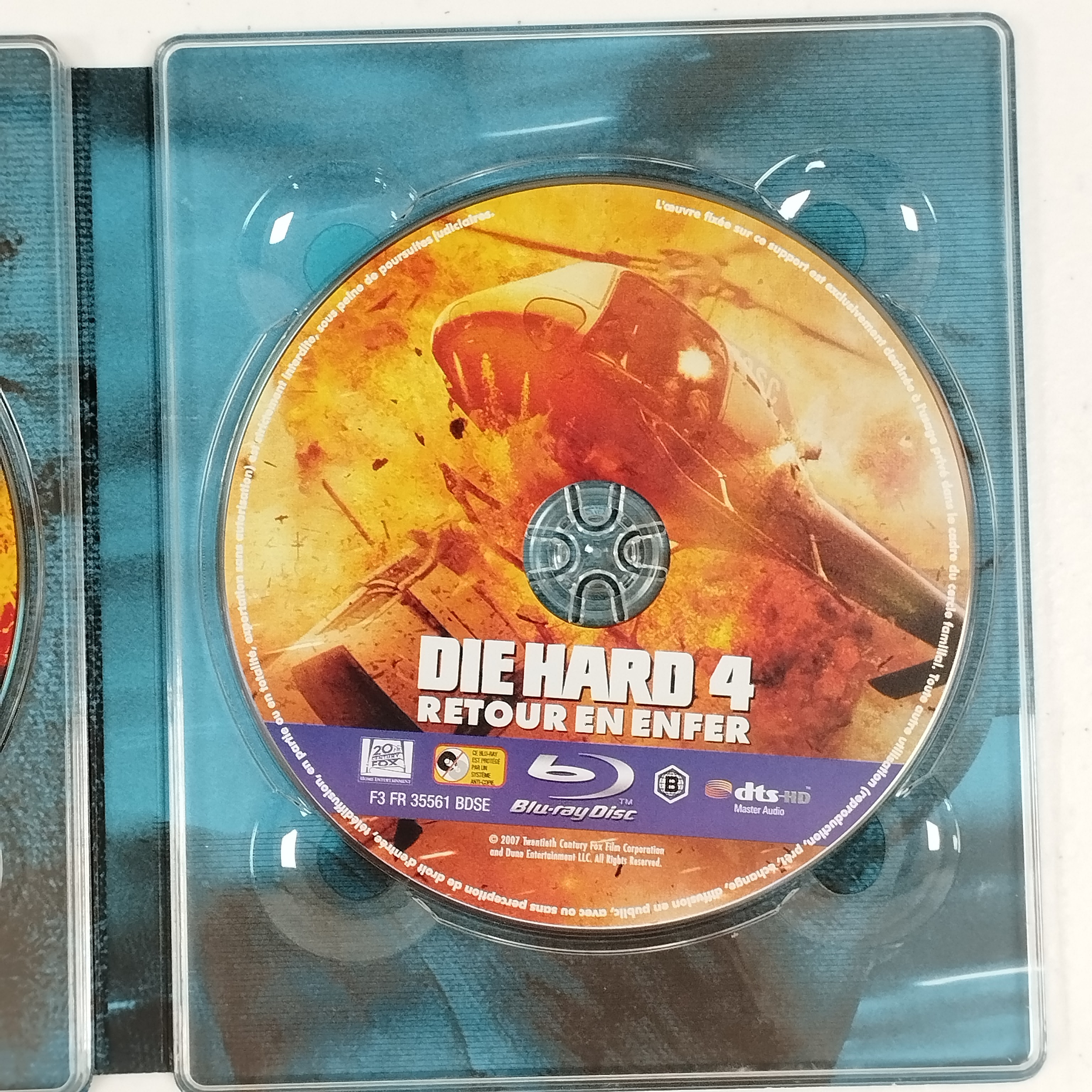 Voir photo 10 de Coffret blu-ray : Die Hard Quadrilogie Coffret blu-ray : Die Hard Quadrilogie Très bon état reconditionné photo 10