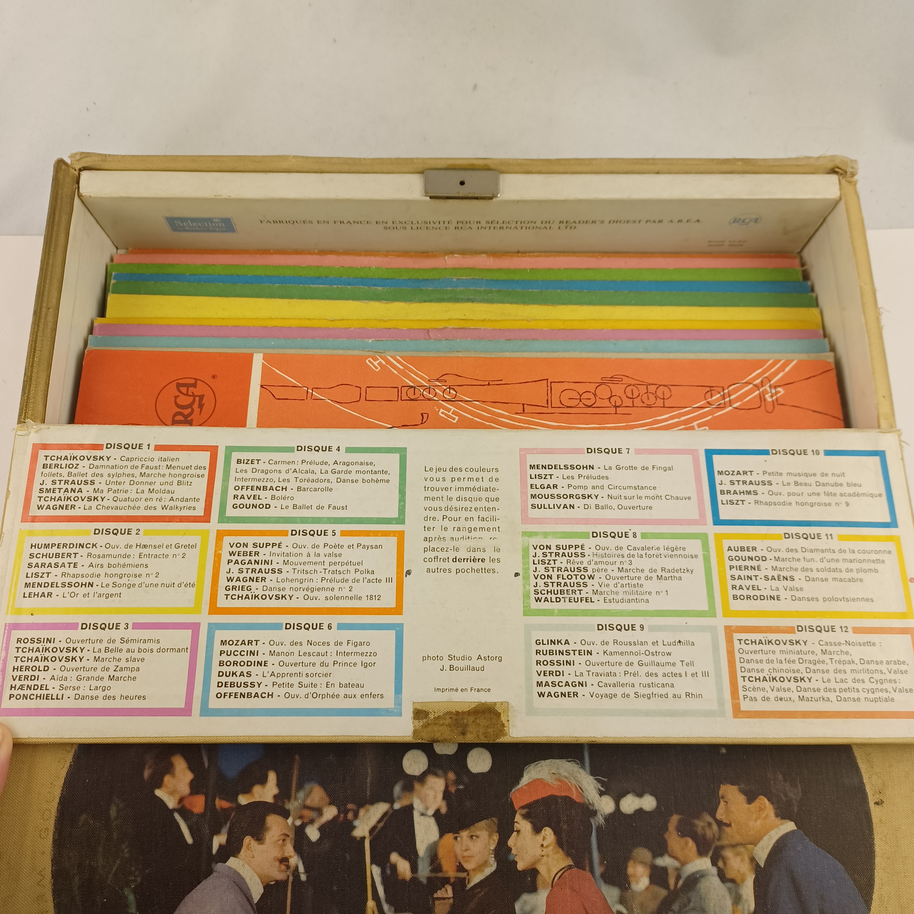 Voir photo 3 de Coffret de 12 vinyles Festival de musique classique légère Coffret de 12 vinyles Festival de musique classique légère Très bon état reconditionné photo 3
