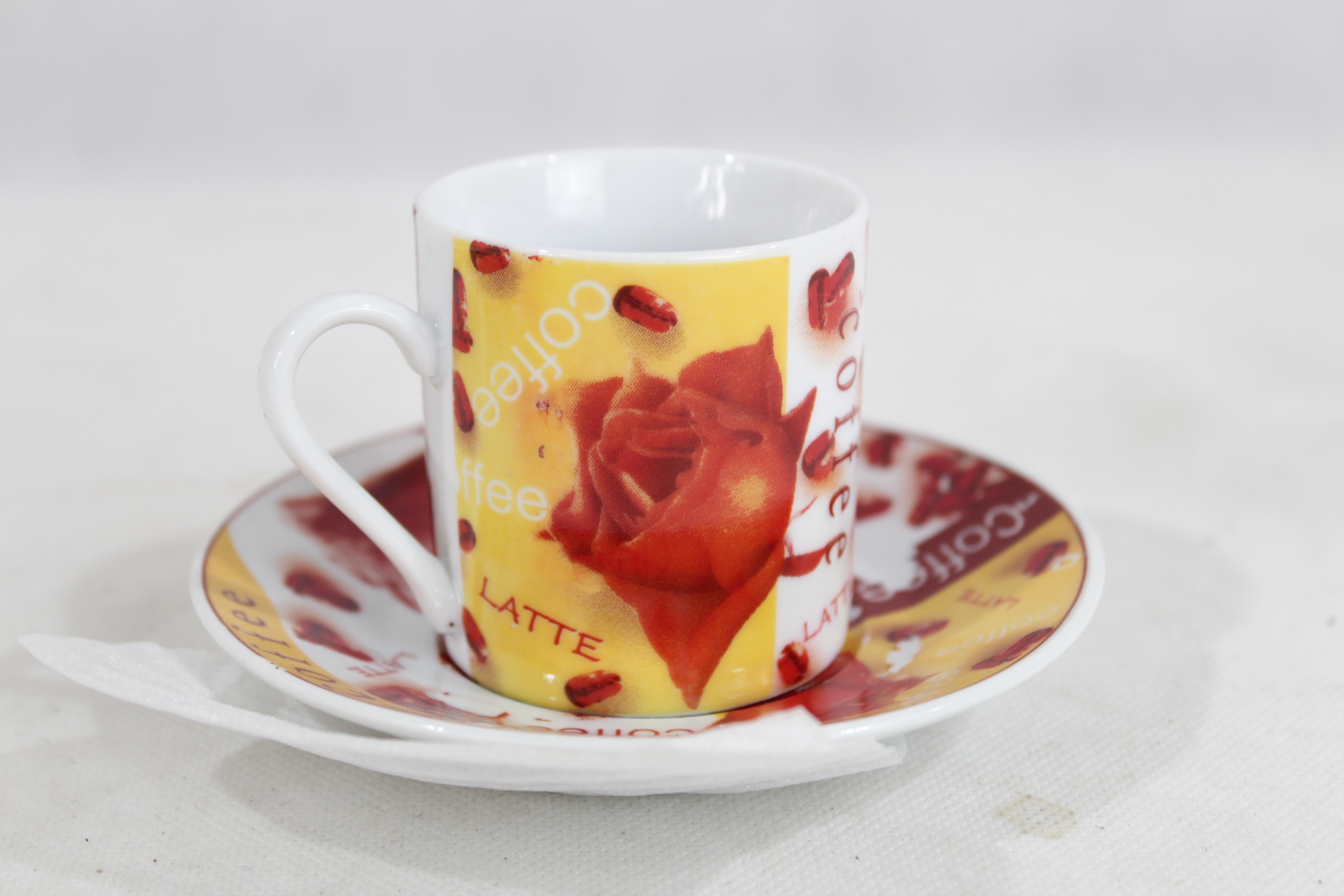 Voir photo 4 de Coffret de 6 tasses et 6 sous-tasses a café en porcelaine Coffret de 6 tasses et 6 sous-tasses a café en porcelaine Parfait état reconditionné photo 4