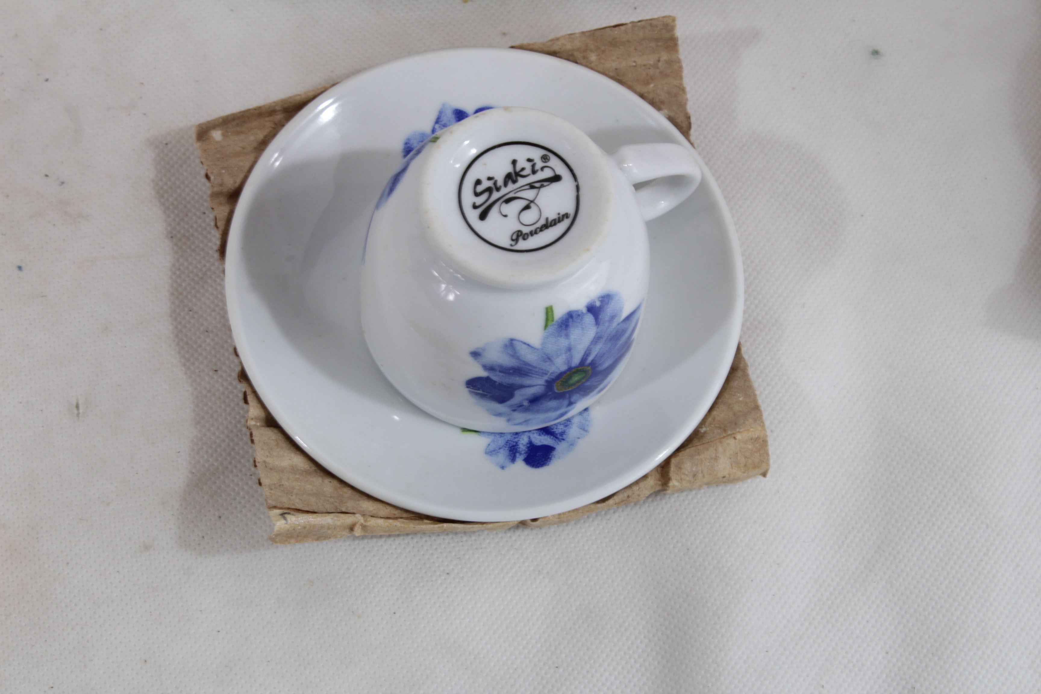 Voir photo 3 de Coffret de 6 tasses et sous tasses à café SIAKI en porcelaine Coffret de 6 tasses et sous tasses à café SIAKI en porcelaine Parfait état reconditionné photo 3