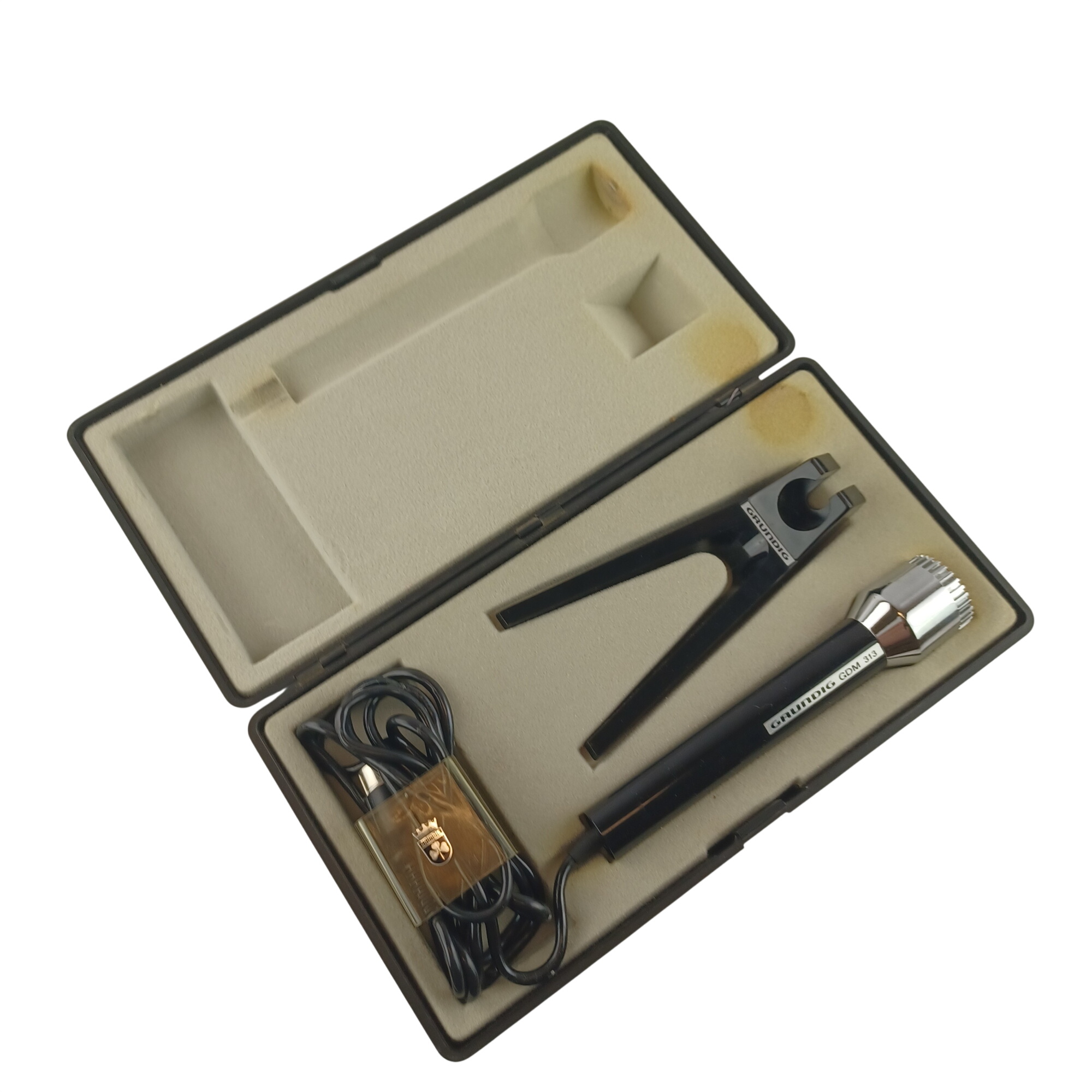 Acheter Coffret de micro Grundig GDM 313 - 10,00 € Coffret de micro Grundig GDM 313 reconditionné disponible sur Label Emmaüs