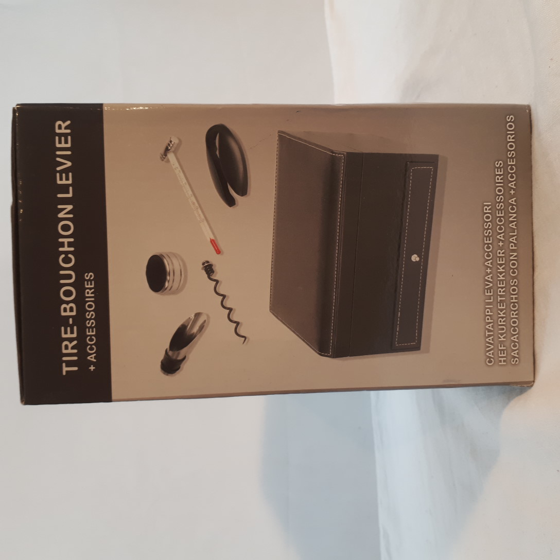 Voir photo 2 de Coffret de sommelier Tire bouchon et ses accessoires neuf Coffret de sommelier Tire bouchon et ses accessoires neuf Parfait état reconditionné photo 2