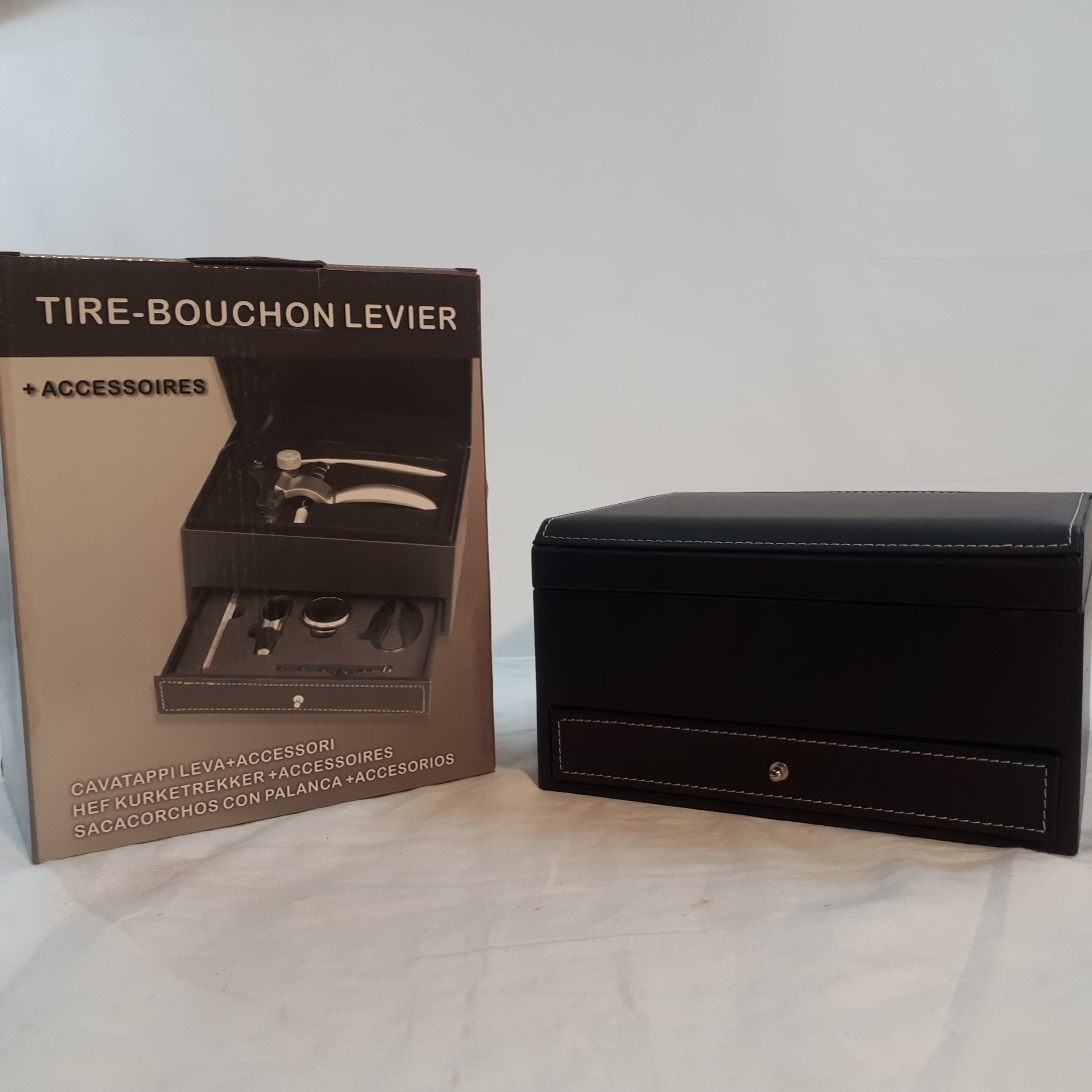 Voir photo 9 de Coffret de sommelier Tire bouchon et ses accessoires neuf Coffret de sommelier Tire bouchon et ses accessoires neuf Parfait état reconditionné photo 9