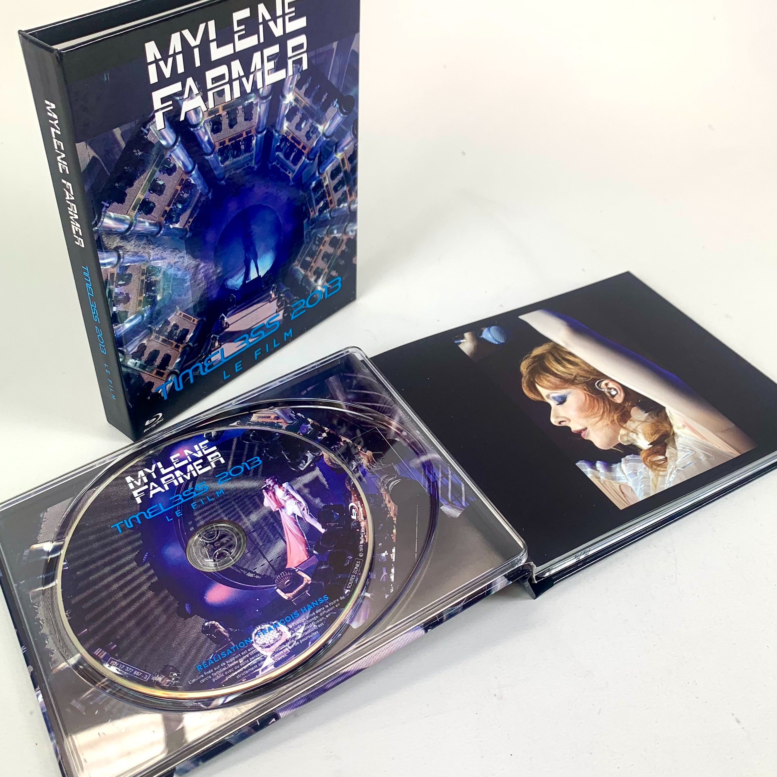 Voir photo 2 de Coffret Double Blu-ray Mylène Farmer Timeless 2013 Coffret Double Blu-ray Mylène Farmer Timeless 2013 reconditionné photo 2