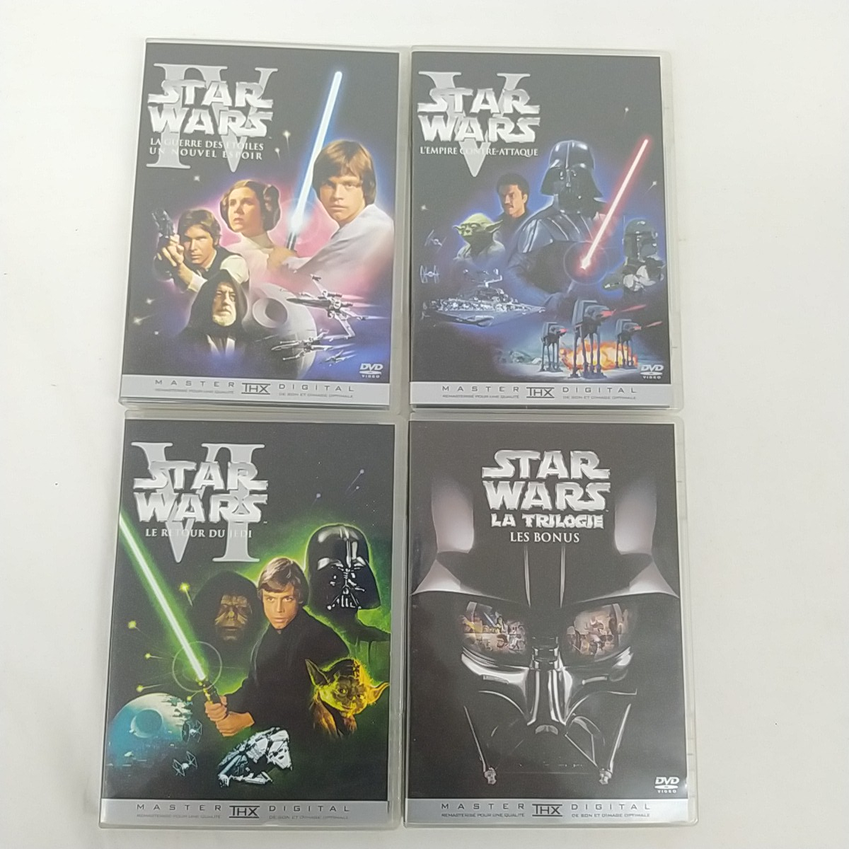 Voir photo 2 de Coffret DVD Star Wars "trilogie" + Bonus les coulisses de la saga Coffret DVD Star Wars "trilogie" + Bonus les coulisses de la saga Bon état reconditionné photo 2