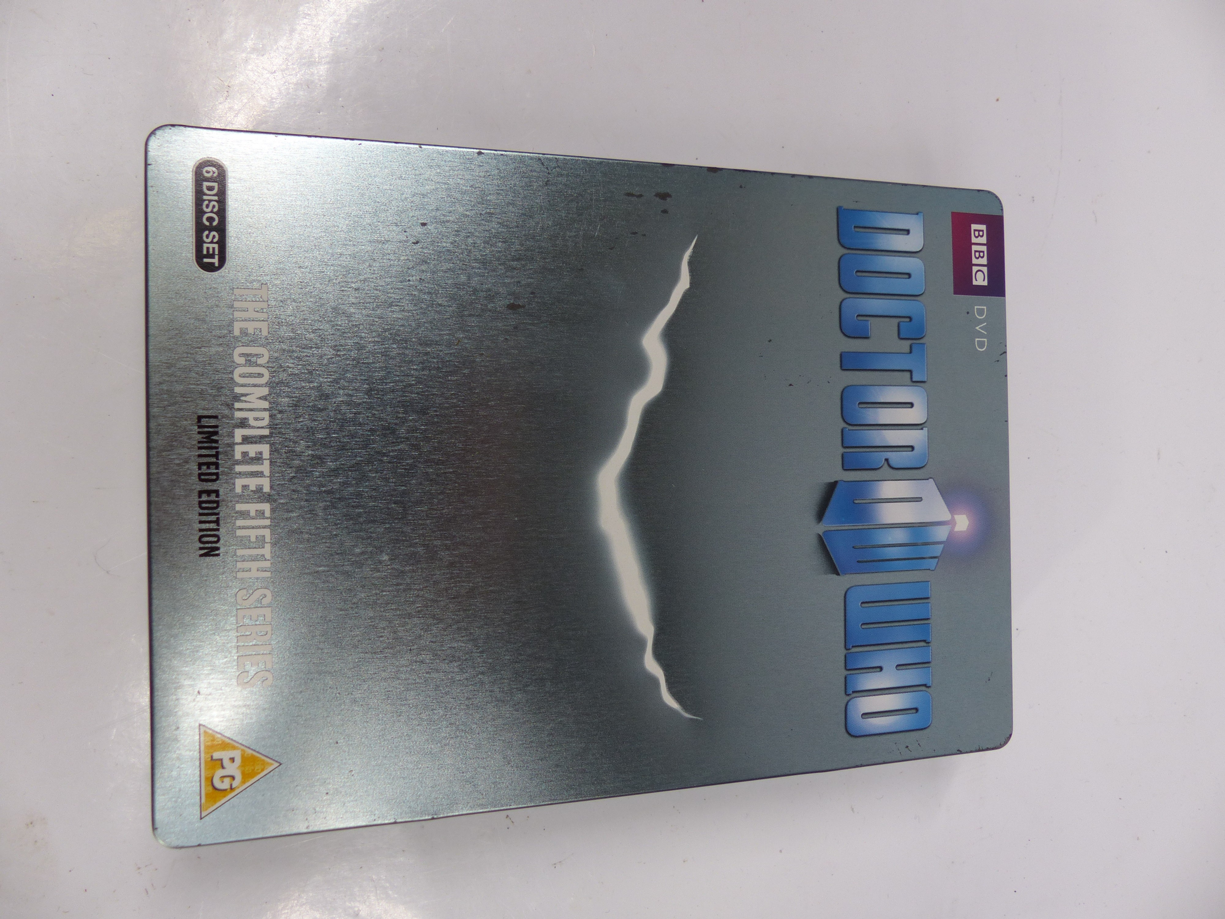 Coffret DVDs Docteur Who saison5 édition limitée version anglaise Très bon état - 10,00 € Coffret DVDs Docteur Who saison5 édition limitée version anglaise Très bon état reconditionné disponible sur Label Emmaüs