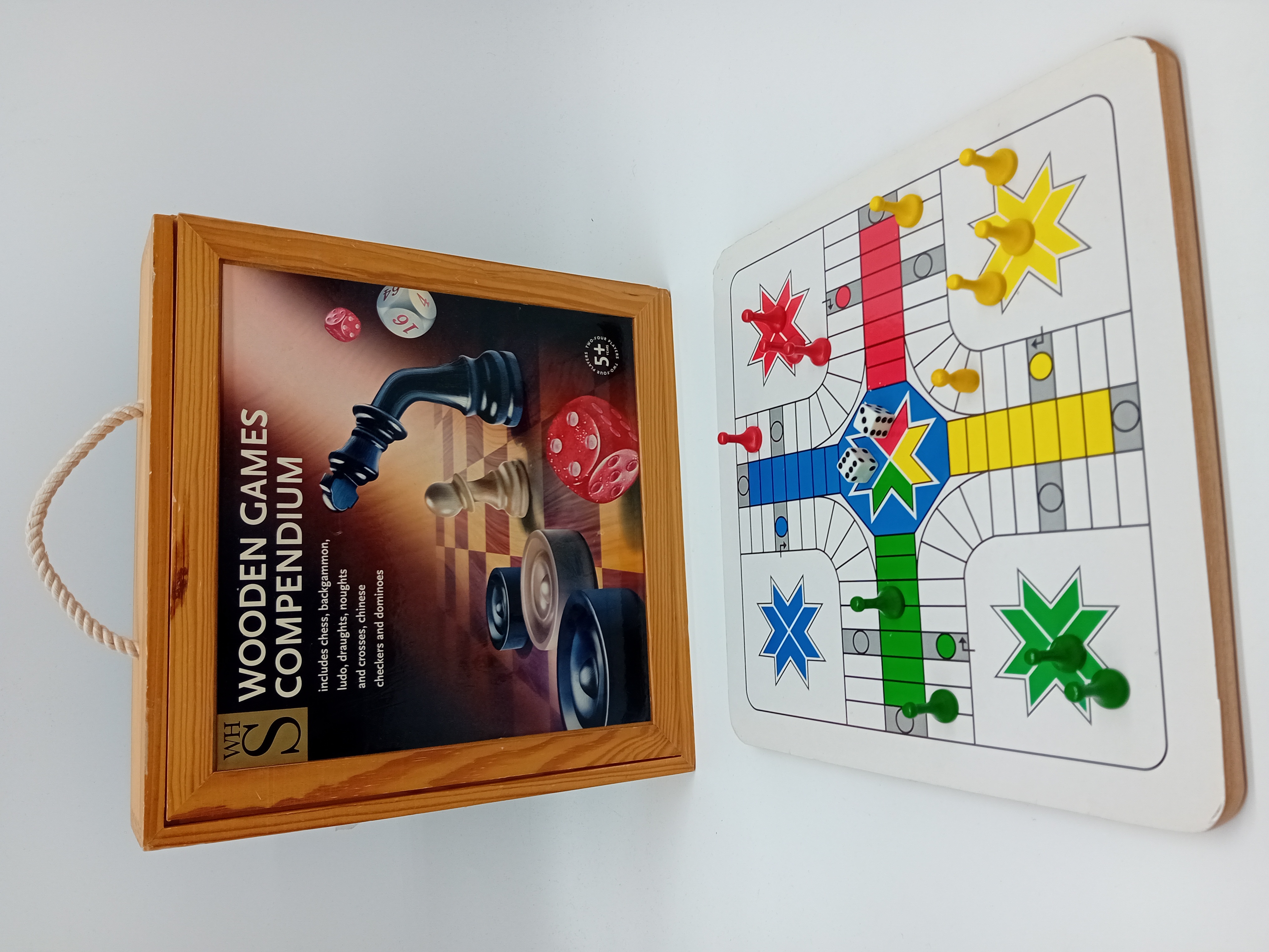 Voir photo 6 de Coffret Multi-jeux En Bois Wh S Echecs Ludo Domino (b720) Coffret Multi-jeux En Bois Wh S Echecs Ludo Domino (b720) Bon état reconditionné photo 6