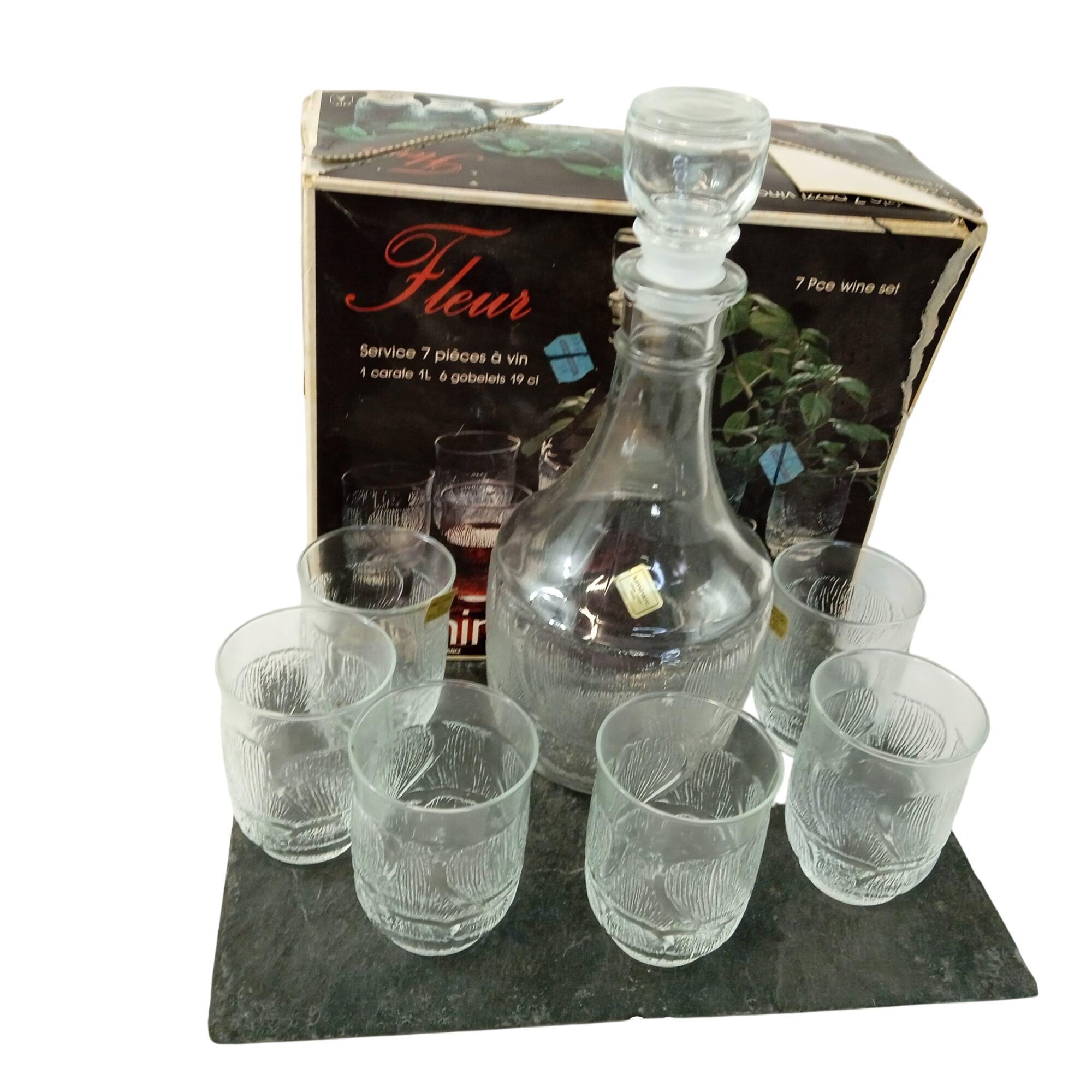 Coffret Service à vin Arc LUMINARC Fleur Très bon état - 22,00 € Coffret Service à vin Arc LUMINARC Fleur Très bon état reconditionné disponible sur Label Emmaüs
