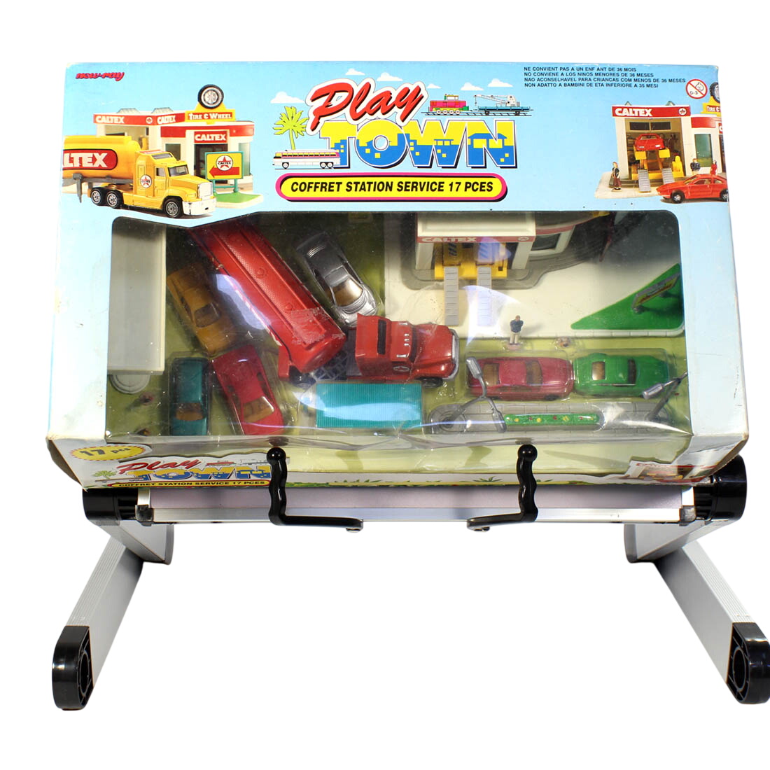 Acheter Coffret station service 17 pièces Play Town - 36,00 € Coffret station service 17 pièces Play Town reconditionné disponible sur Label Emmaüs