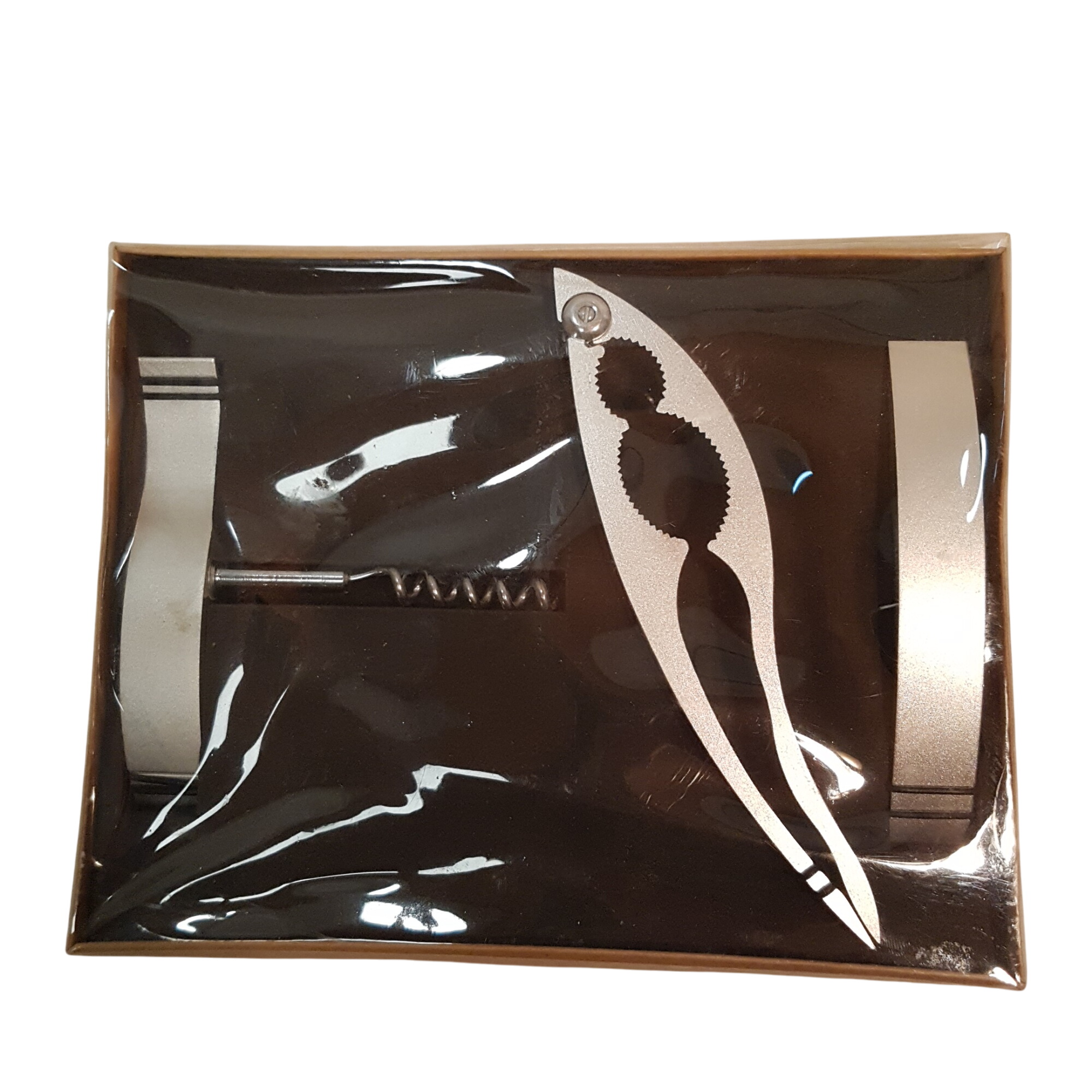 Acheter Coffret ustensiles Tire bouchon, Casse noix, Décapsuleur Très bon état - 10,00 € Coffret ustensiles Tire bouchon, Casse noix, Décapsuleur Très bon état reconditionné disponible sur Label Emmaüs
