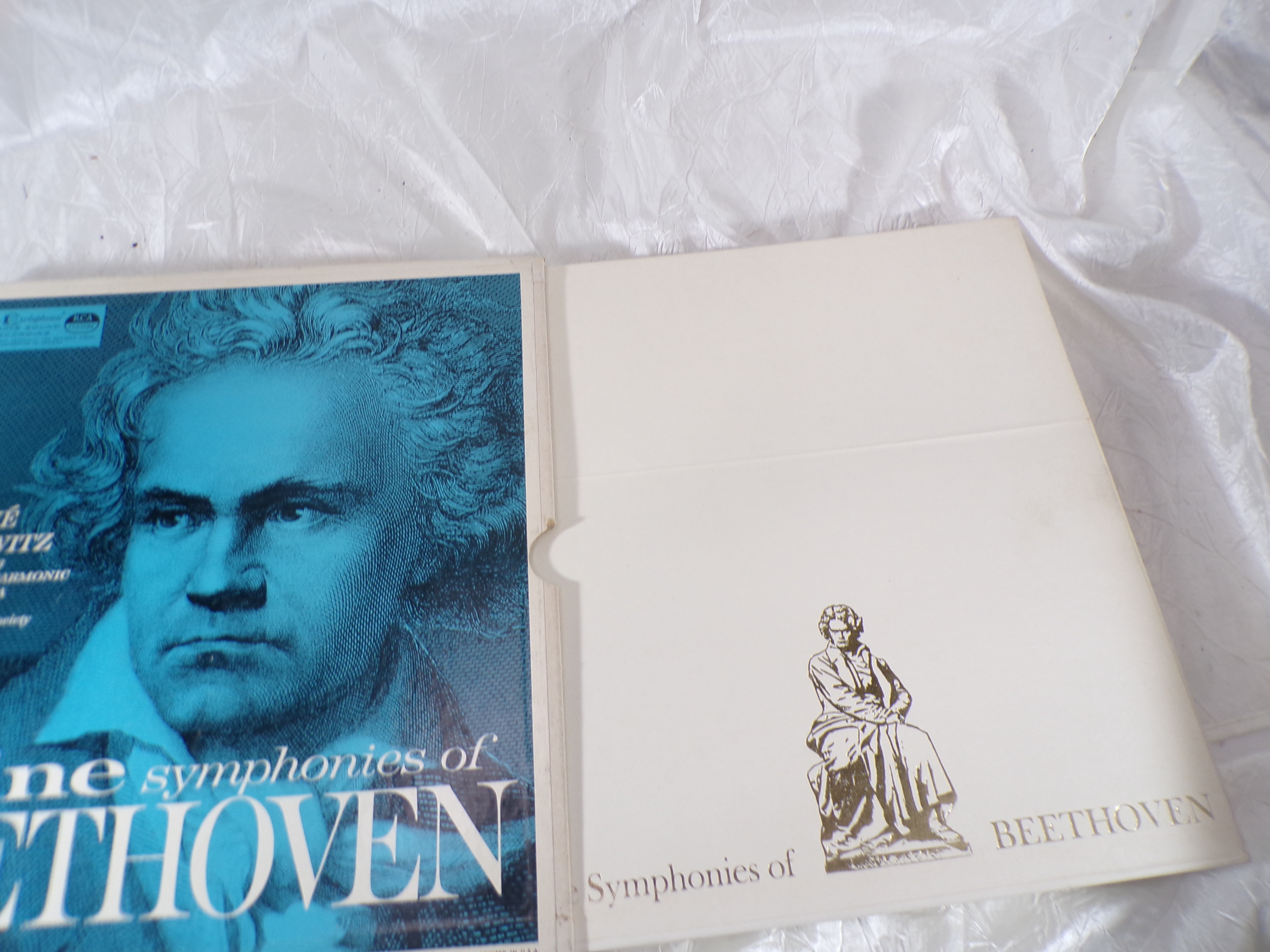 Voir photo 3 de Coffret Vinyles RCA Beethoven : "The Nine Symphonies" Coffret Vinyles RCA Beethoven : "The Nine Symphonies" Bon état reconditionné photo 3