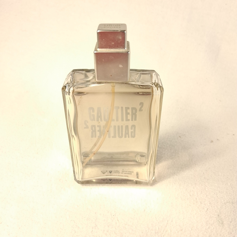 Voir photo 2 de COLLECTION de 5 Flacons de Parfum "Jean Paul Gaultier" COLLECTION de 5 Flacons de Parfum "Jean Paul Gaultier" reconditionné photo 2