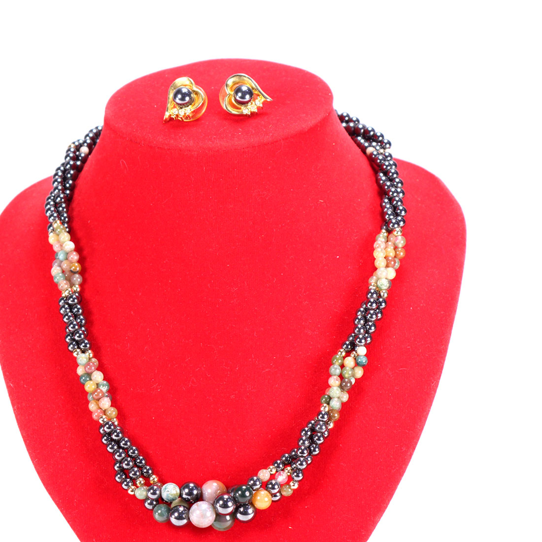 Collier 3 rangs hématite pierres fines avec boucles d'oreilles Bon état - 25,00 € Collier 3 rangs hématite pierres fines avec boucles d'oreilles Bon état reconditionné disponible sur Label Emmaüs