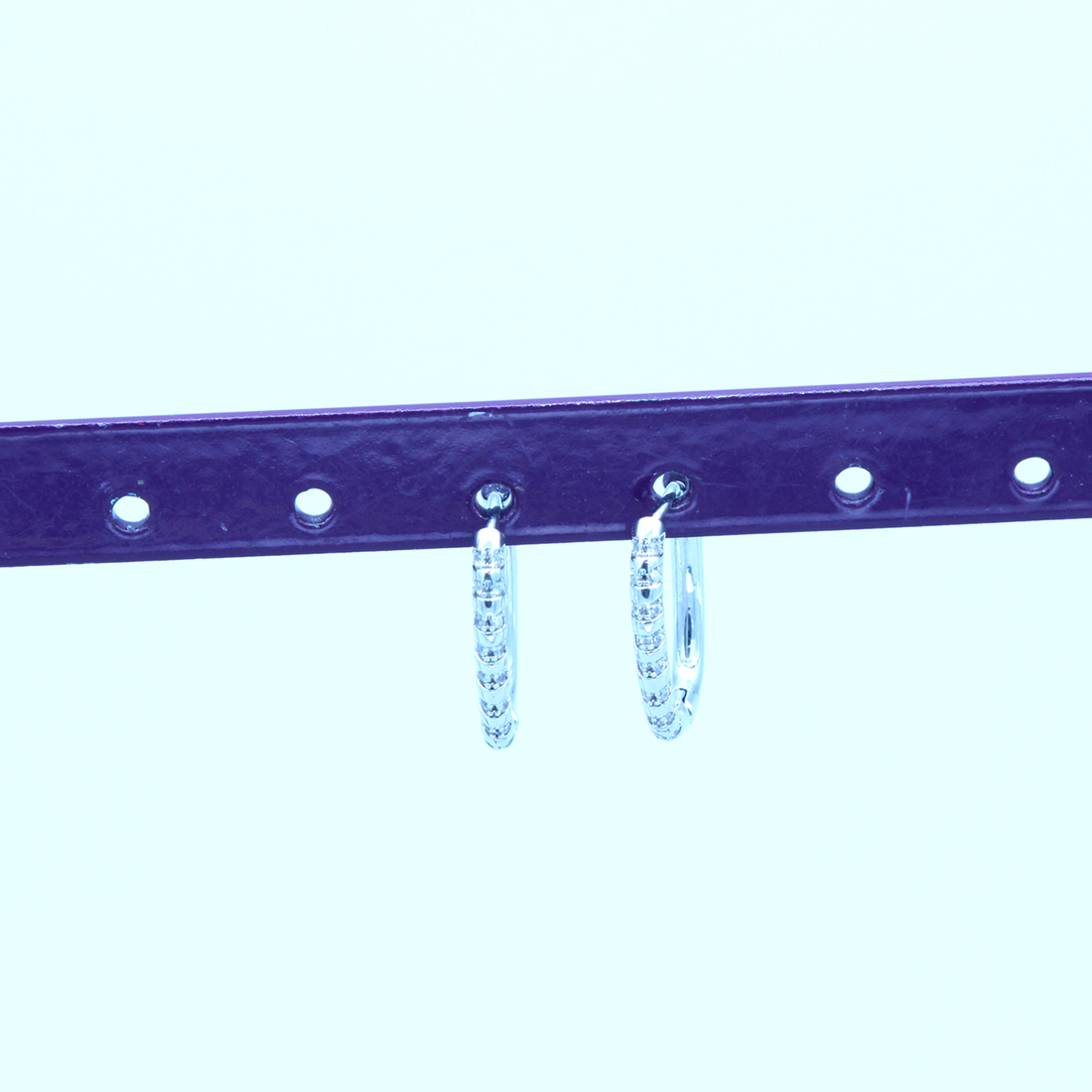 Voir photo 4 de Collier Agatha en acier et bague et boucles d'oreille Collier Agatha en acier et bague et boucles d'oreille Bon état reconditionné photo 4