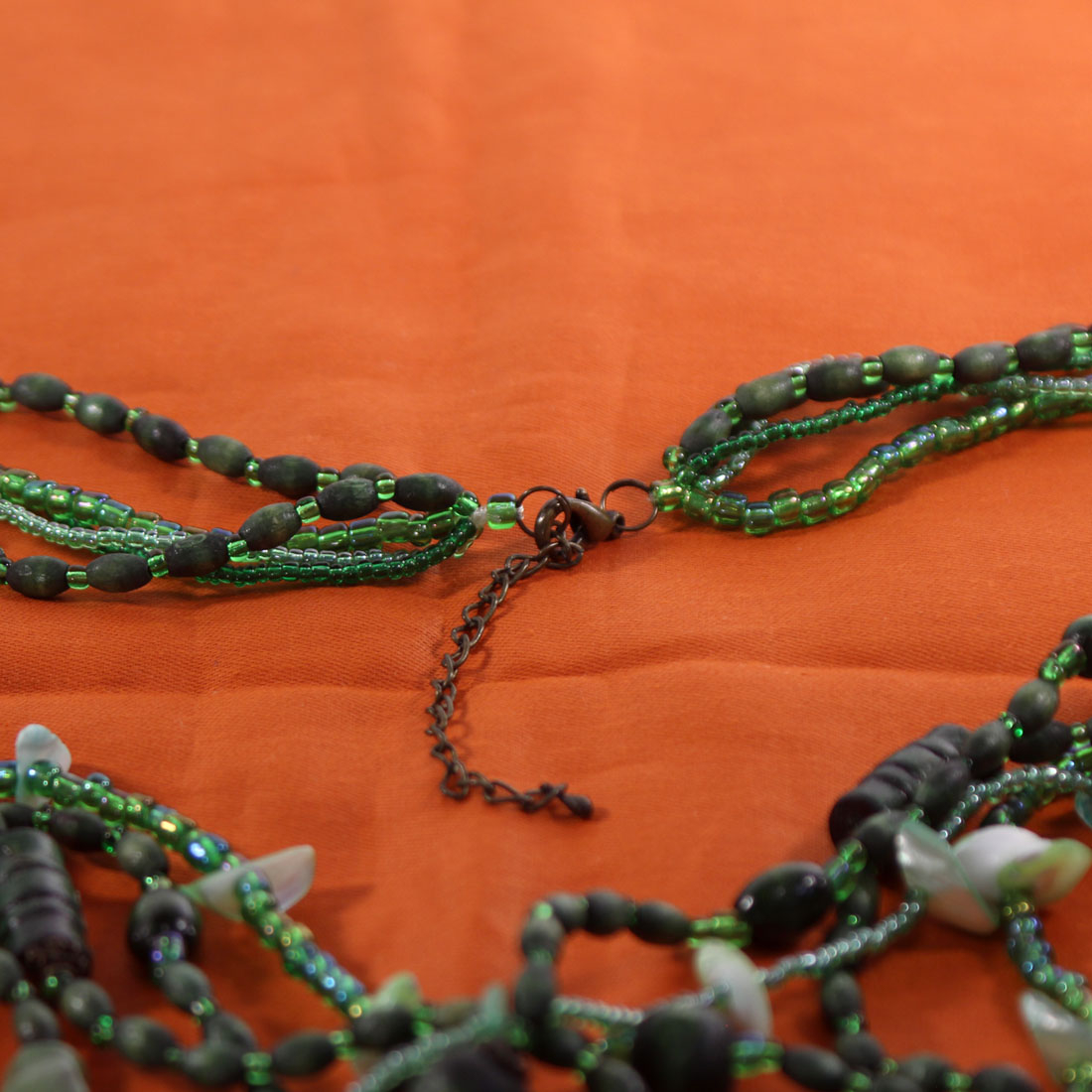 Voir photo 3 de Collier camaïeu de vert Collier camaïeu de vert Bon état reconditionné photo 3