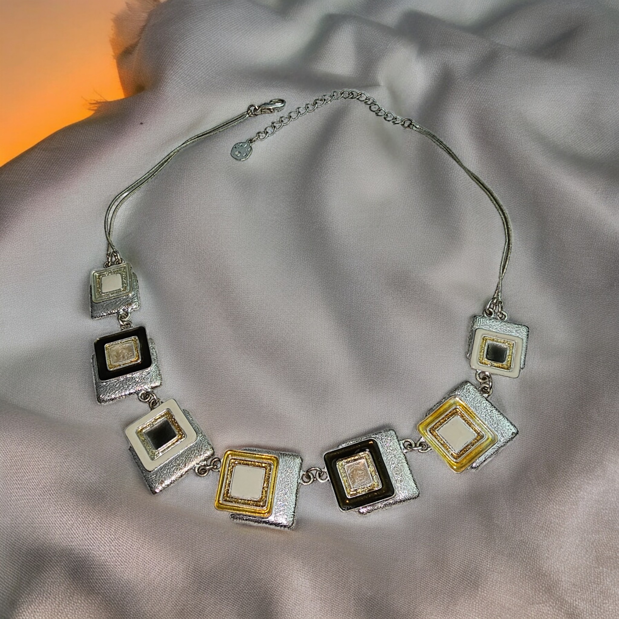 Voir photo 2 de Collier d'été réglable " Ikita " Collier d'été réglable " Ikita " Parfait état reconditionné photo 2