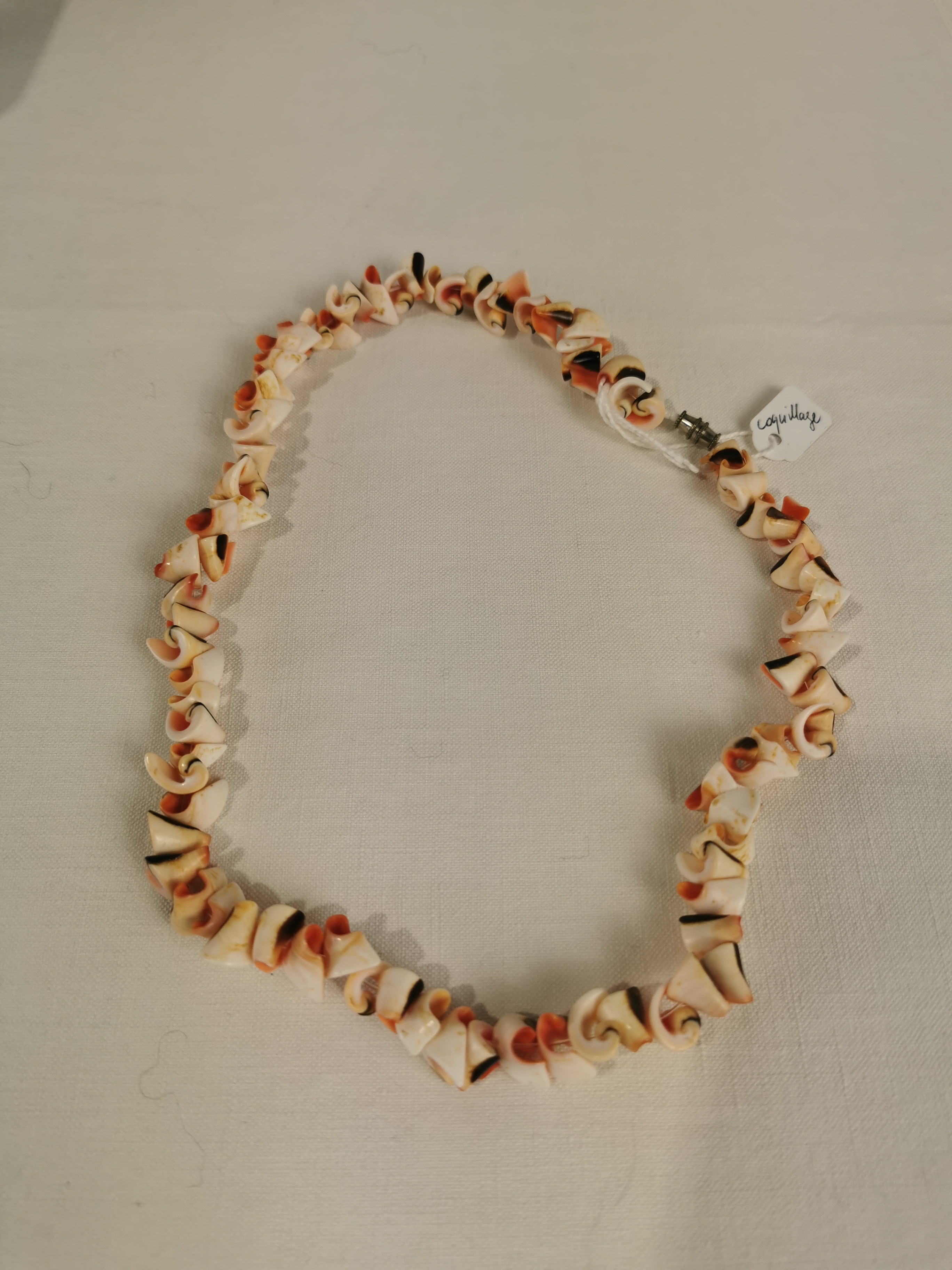 Voir photo 4 de Collier de coquillages Collier de coquillages Bon état reconditionné photo 4