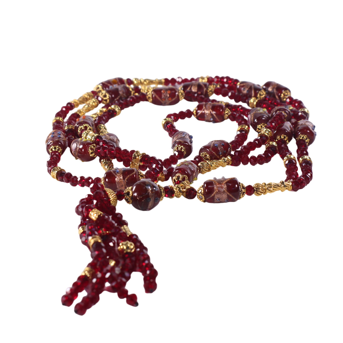 Collier de festivités en perles de verre grenat Bon état - 25,00 € Collier de festivités en perles de verre grenat Bon état reconditionné disponible sur Label Emmaüs