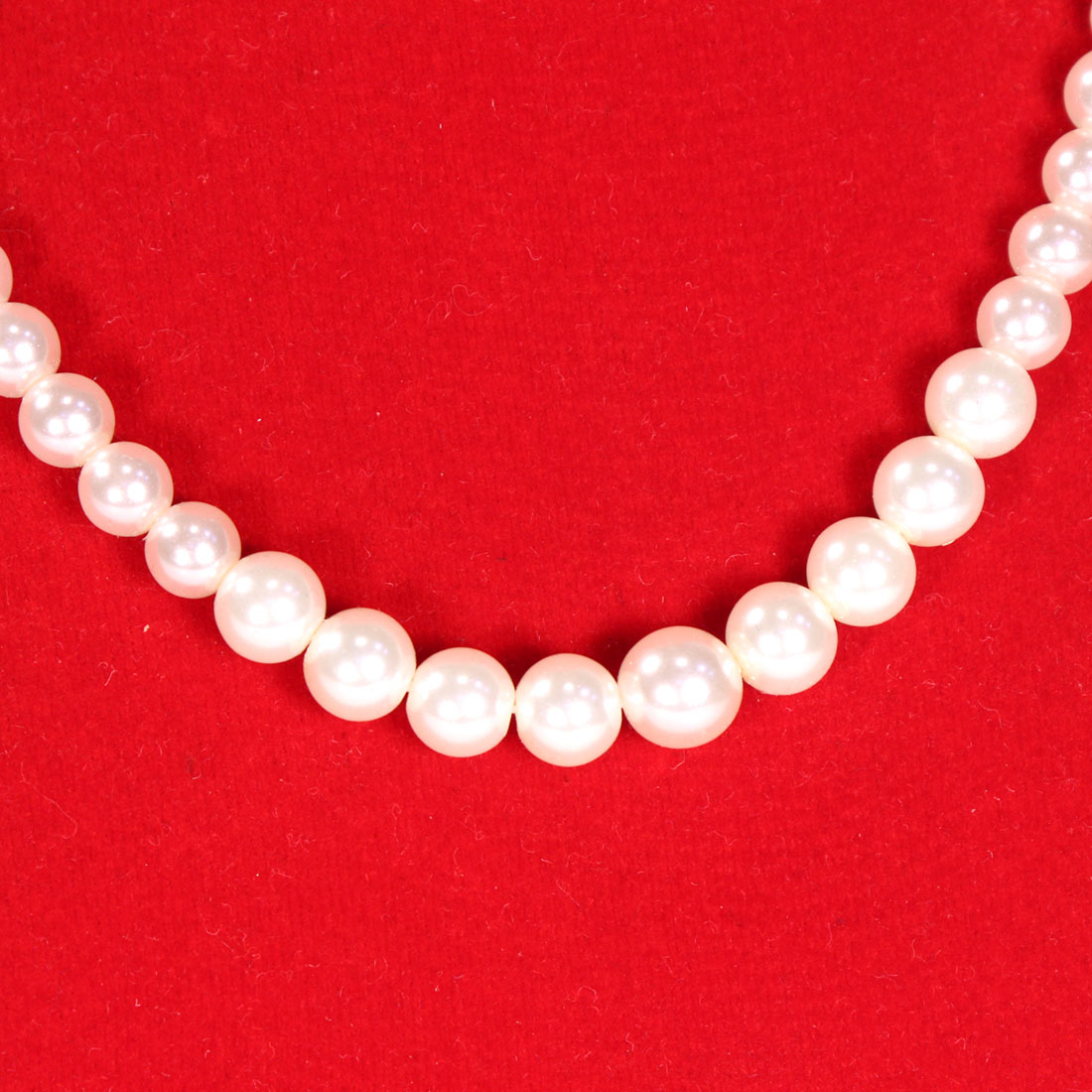 Voir photo 2 de Collier de perles synthétiques forme progressive Collier de perles synthétiques forme progressive Bon état reconditionné photo 2