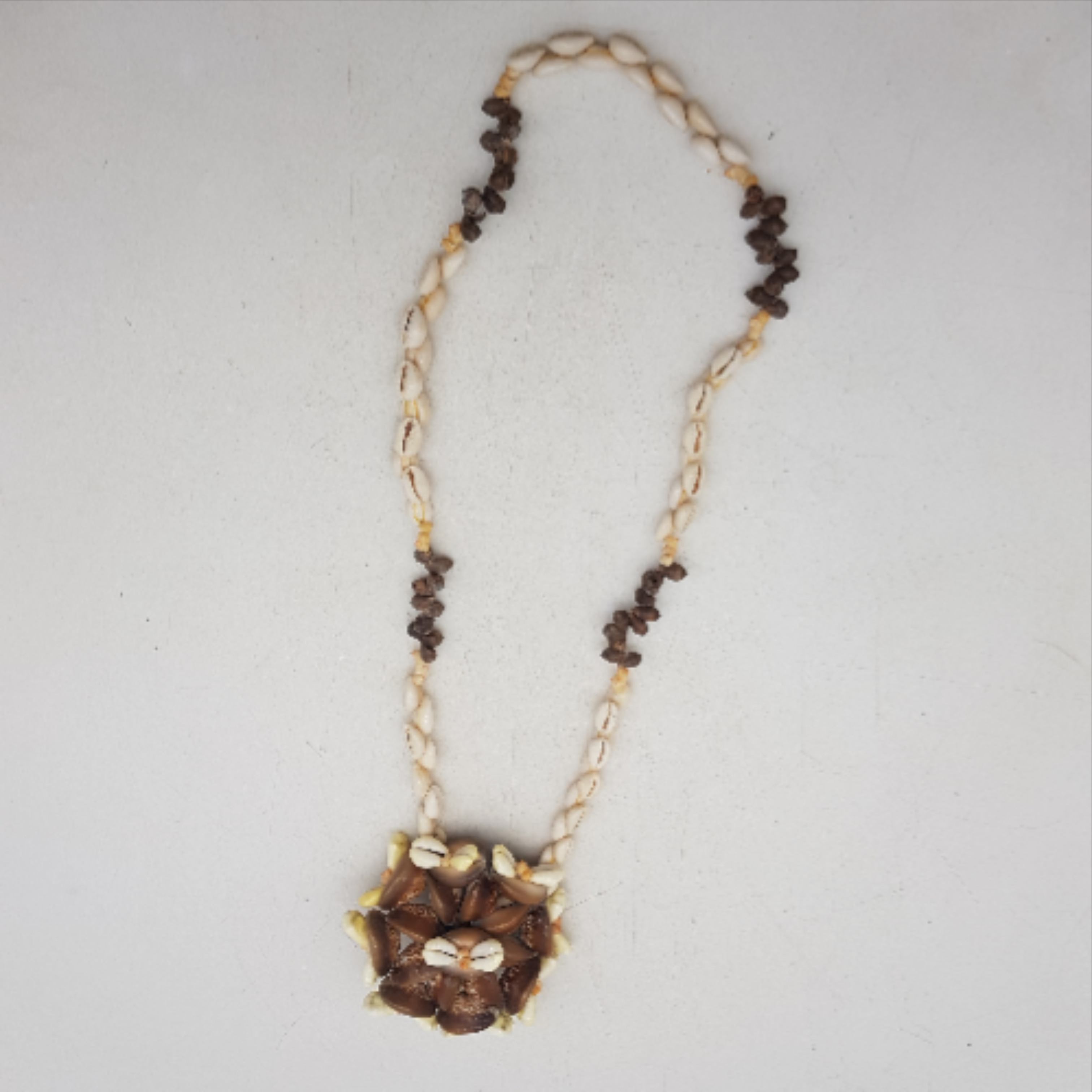 Collier en coquillages de Tahiti Vintage - Très beau - Année 70 Très bon état reconditionné photo 4