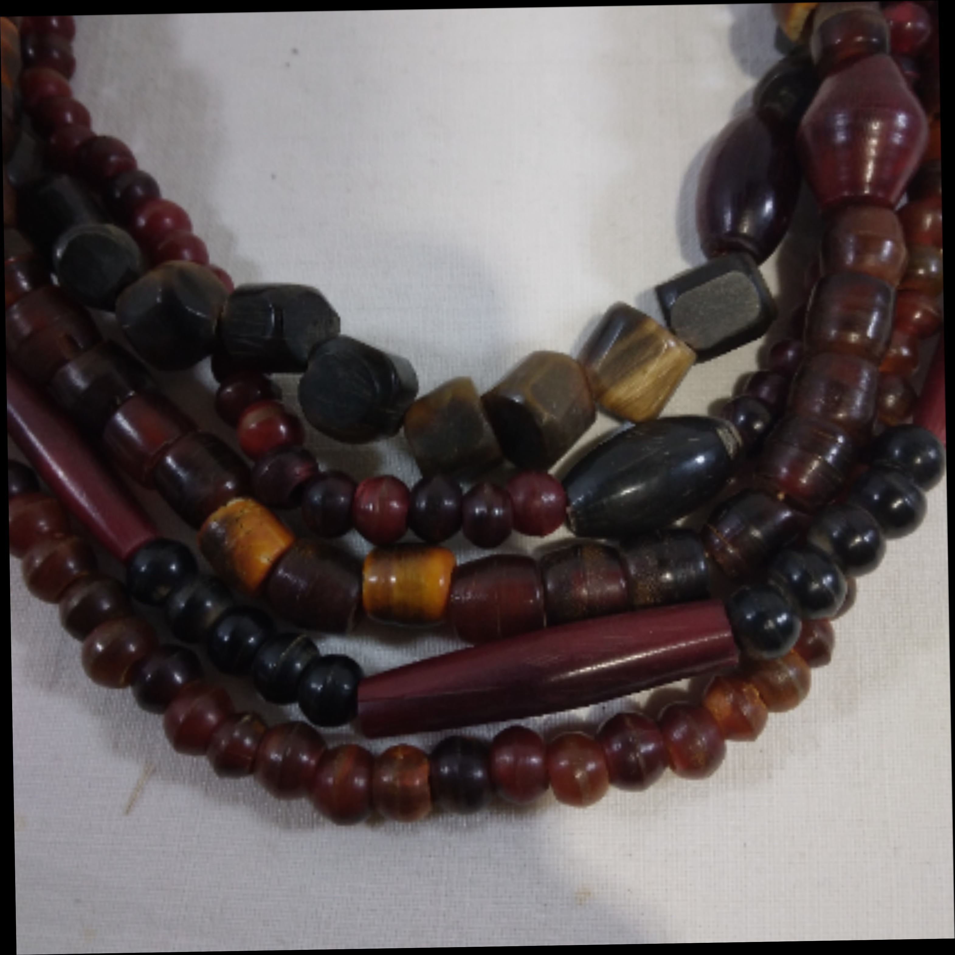 Voir photo 2 de Collier en perles de corne Collier en perles de corne Très bon état reconditionné photo 2