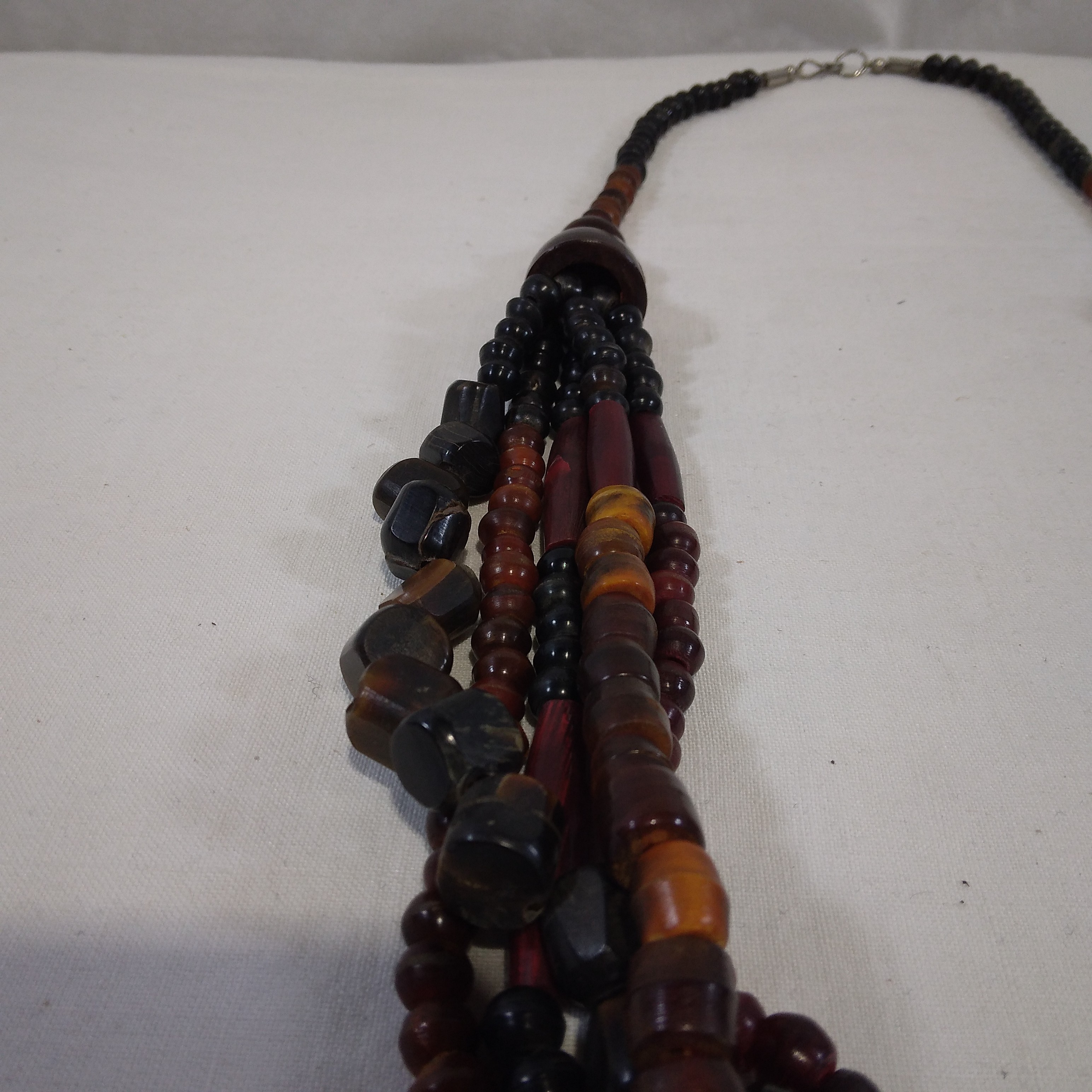Voir photo 5 de Collier en perles de corne Collier en perles de corne Très bon état reconditionné photo 5