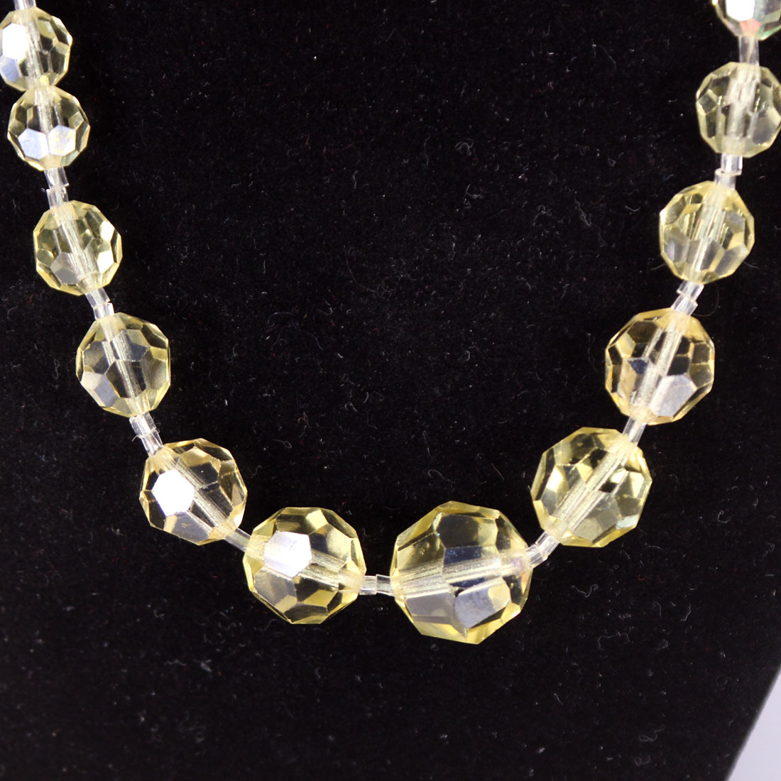 Voir photo 2 de Collier en perles de verre Collier en perles de verre reconditionné photo 2