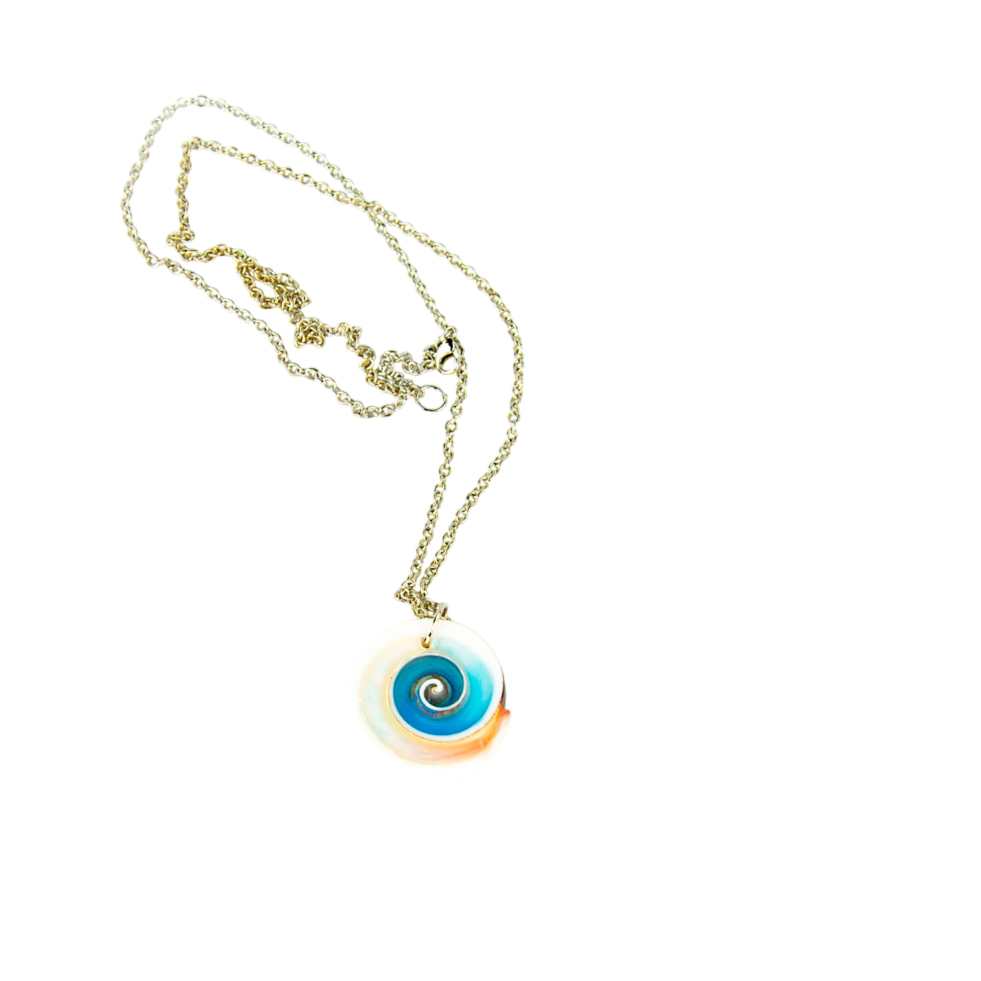 Acheter Collier en résine époxy blanche en forme de coquillage avec sa chaîne en métal Parfait état - 10,00 € Collier en résine époxy blanche en forme de coquillage avec sa chaîne en métal Parfait état reconditionné disponible sur Label Emmaüs