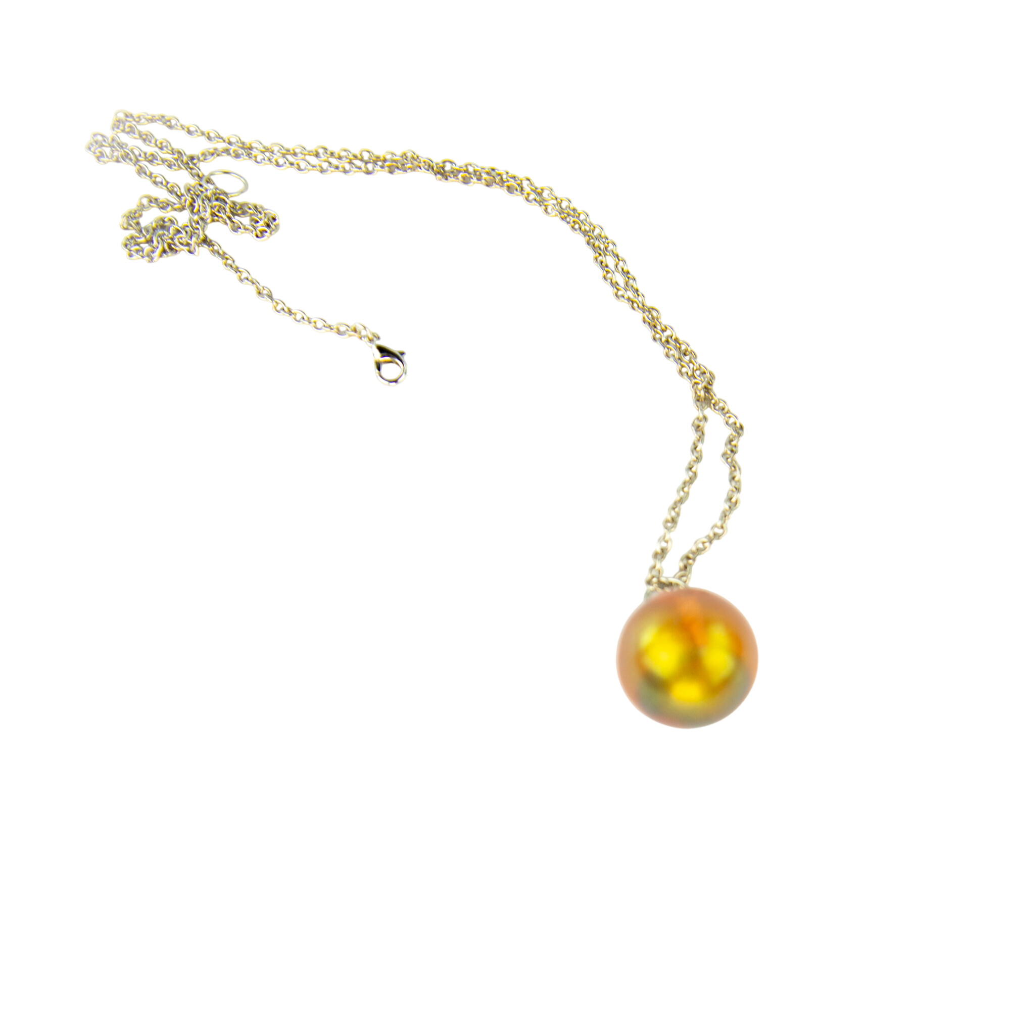 Acheter Collier en résine époxy en forme ronde avec sa chaîne en métal Parfait état - 10,00 € Collier en résine époxy en forme ronde avec sa chaîne en métal Parfait état reconditionné disponible sur Label Emmaüs