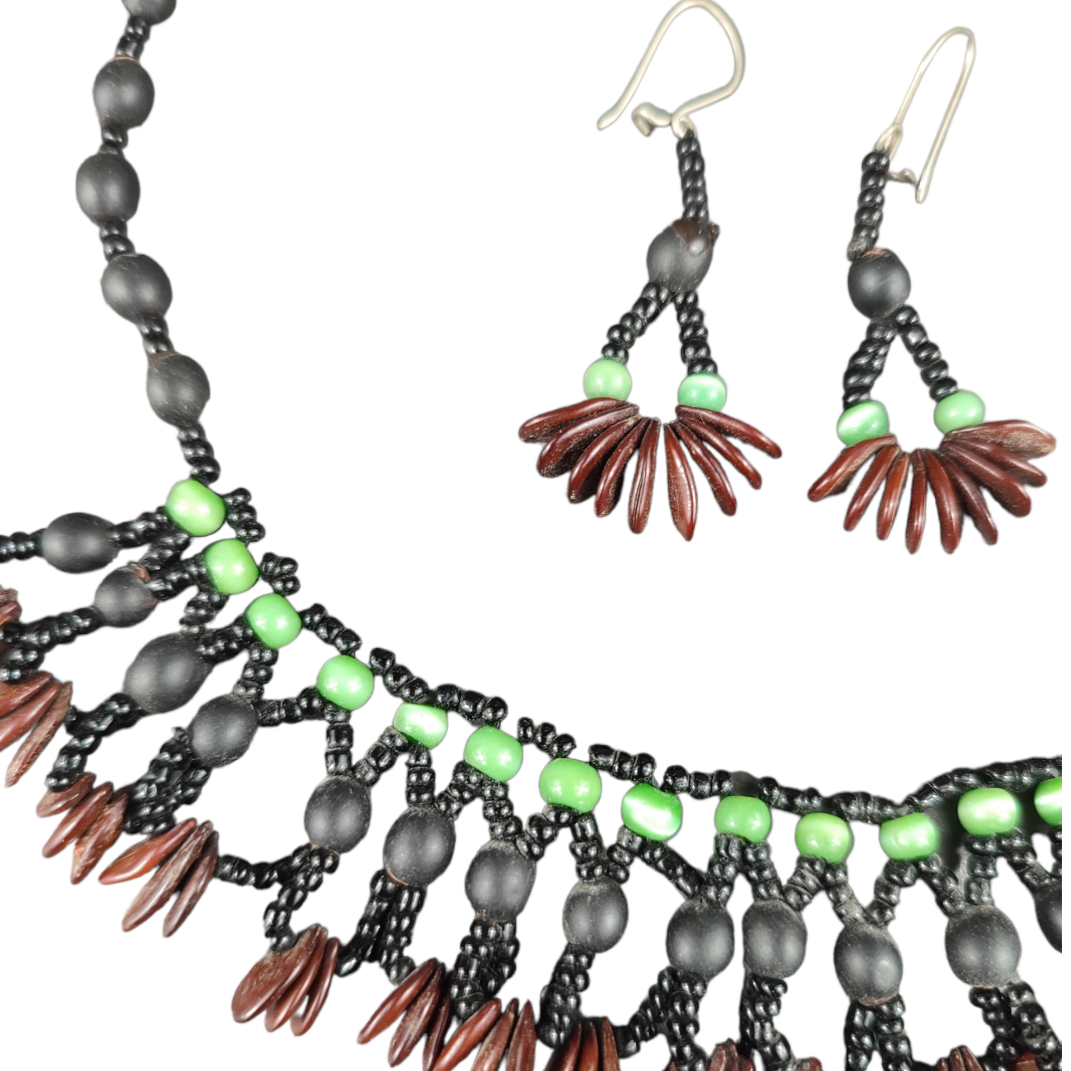 Voir photo 2 de Collier et boucles d'oreilles en graines naturelles Collier et boucles d'oreilles en graines naturelles Bon état reconditionné photo 2