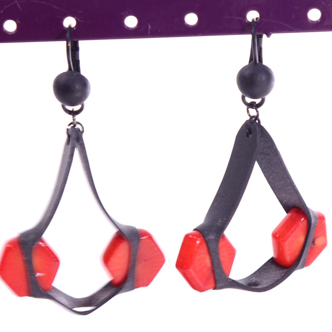 Voir photo 4 de Collier et bracelet en corail teint rouge Collier et bracelet en corail teint rouge Bon état reconditionné photo 4
