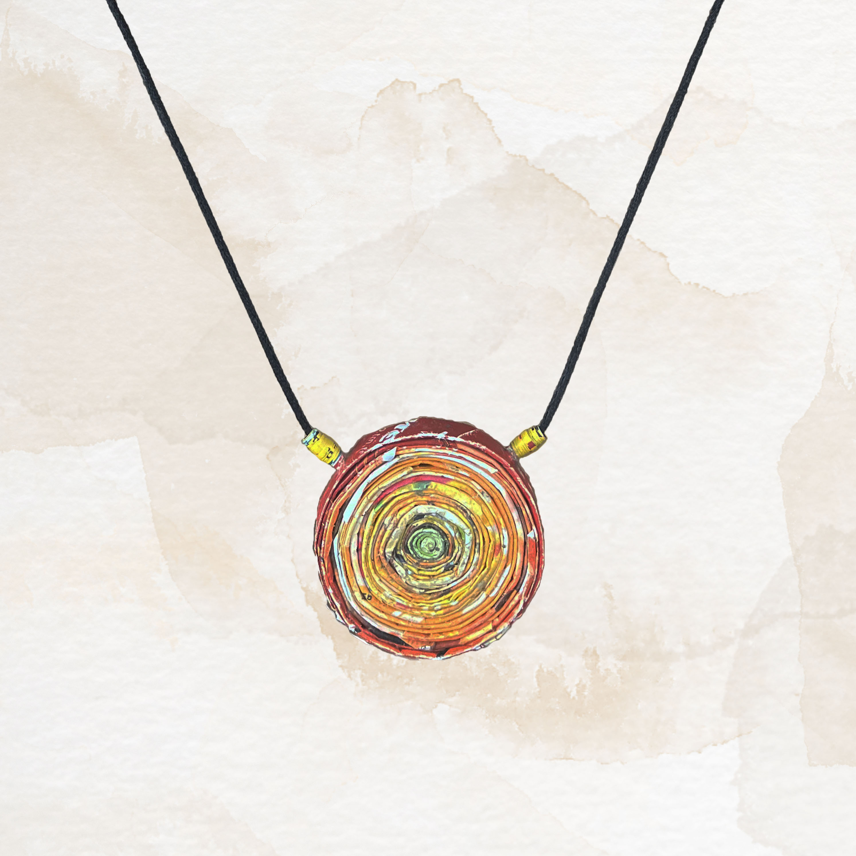 Collier ethnique chic en papier recyclé - TRËMA Parfait état - 12,00 € Collier ethnique chic en papier recyclé - TRËMA Parfait état reconditionné disponible sur Label Emmaüs