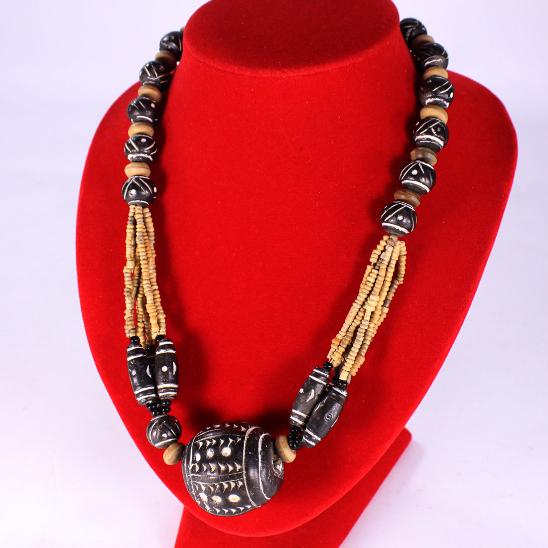 Voir photo 2 de Collier ethnique terre cuite et bois Collier ethnique terre cuite et bois Bon état reconditionné photo 2