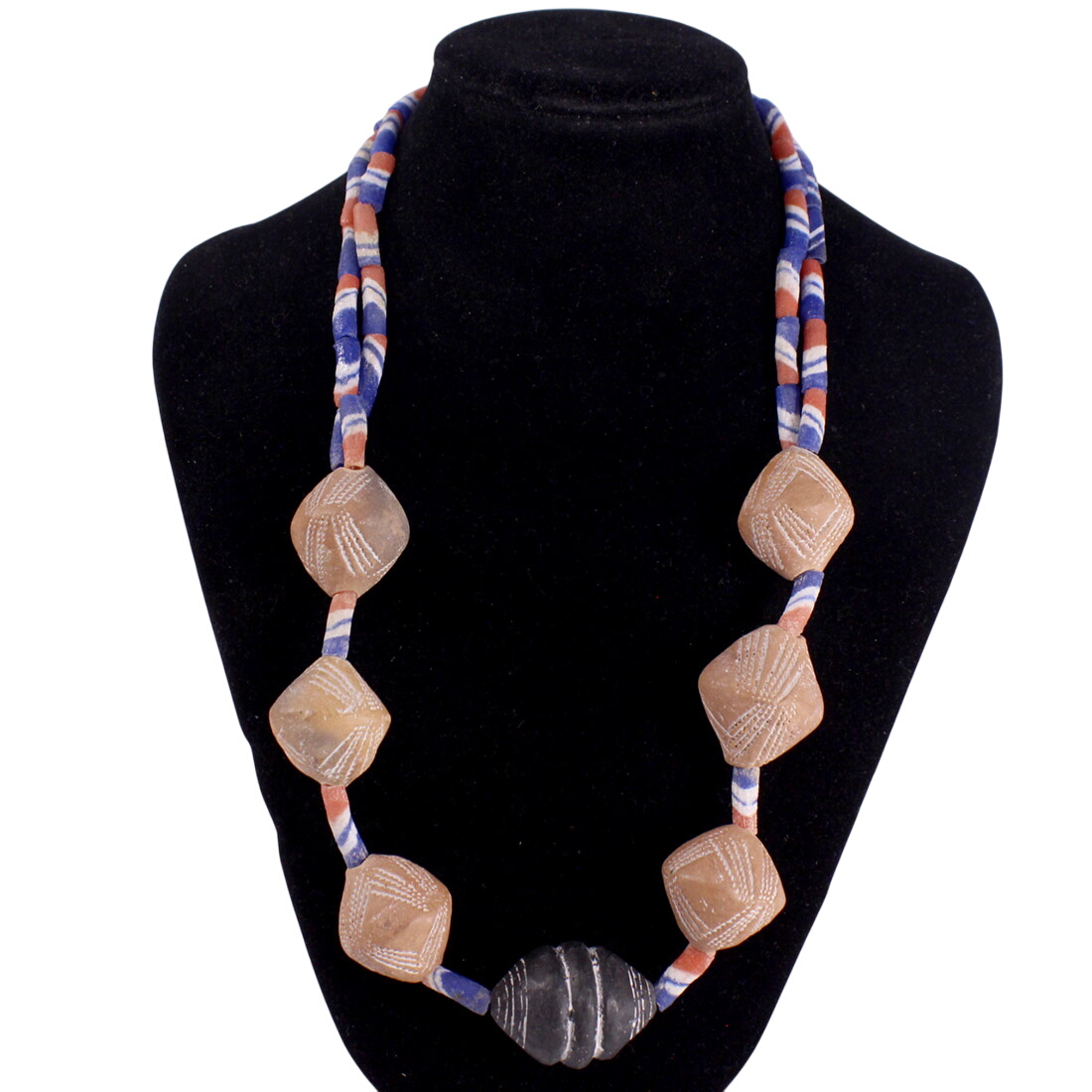 Collier ethnique verre et terre cuite Bon état - 22,00 € Collier ethnique verre et terre cuite Bon état reconditionné disponible sur Label Emmaüs