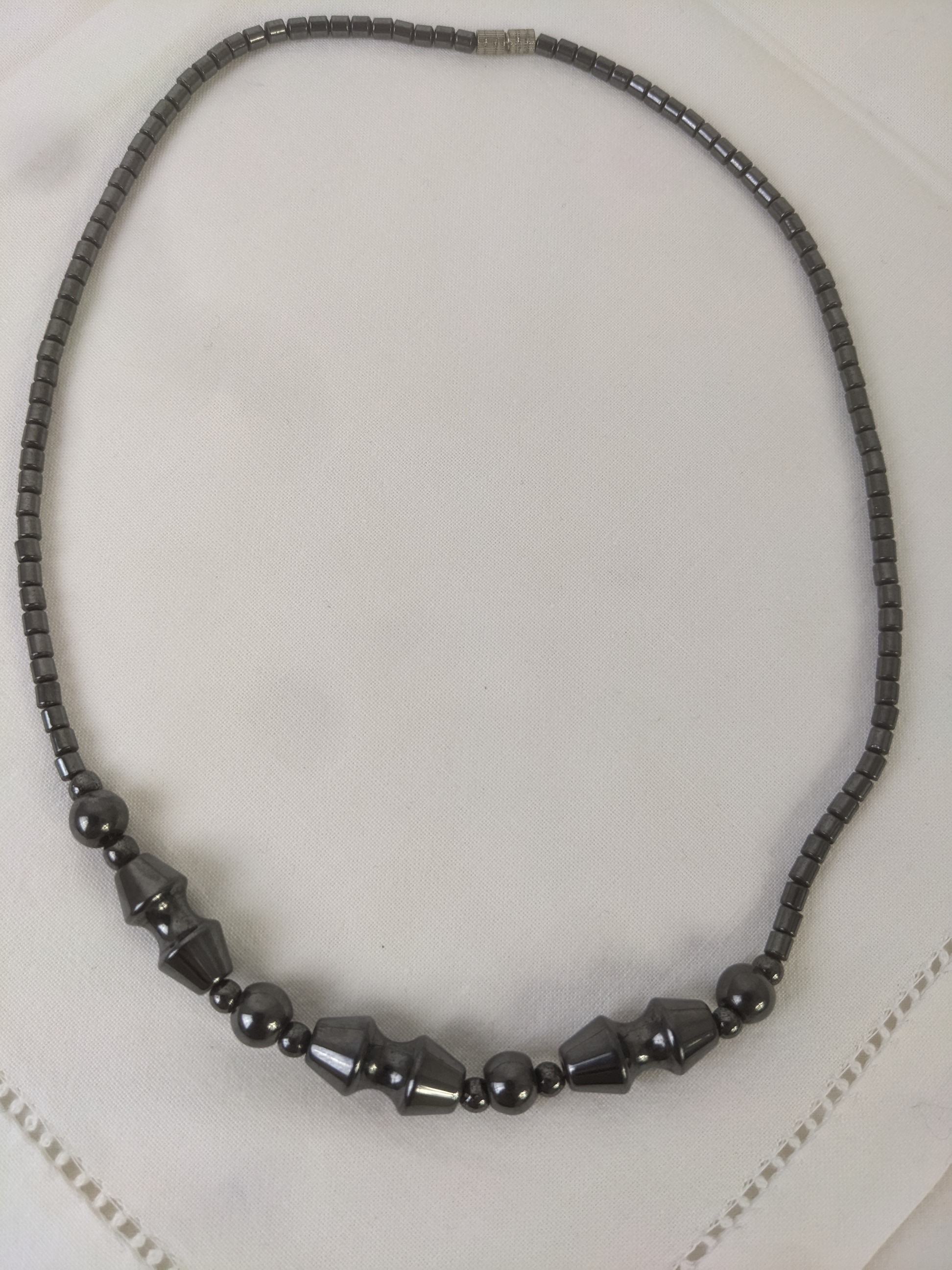 Voir photo 3 de Collier fantaisie femme Collier fantaisie femme Très bon état reconditionné photo 3