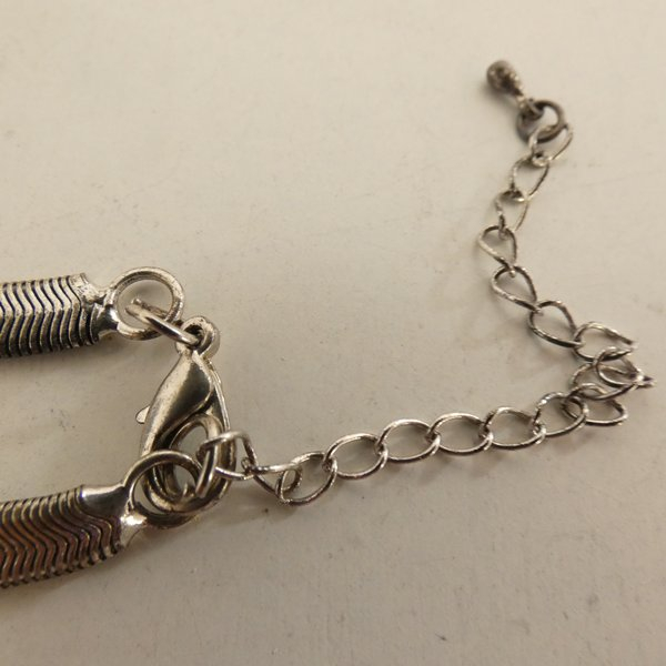 Voir photo 6 de Collier fantaisie pierres bleues et chaine maille serpent Collier fantaisie pierres bleues et chaine maille serpent État correct reconditionné photo 6
