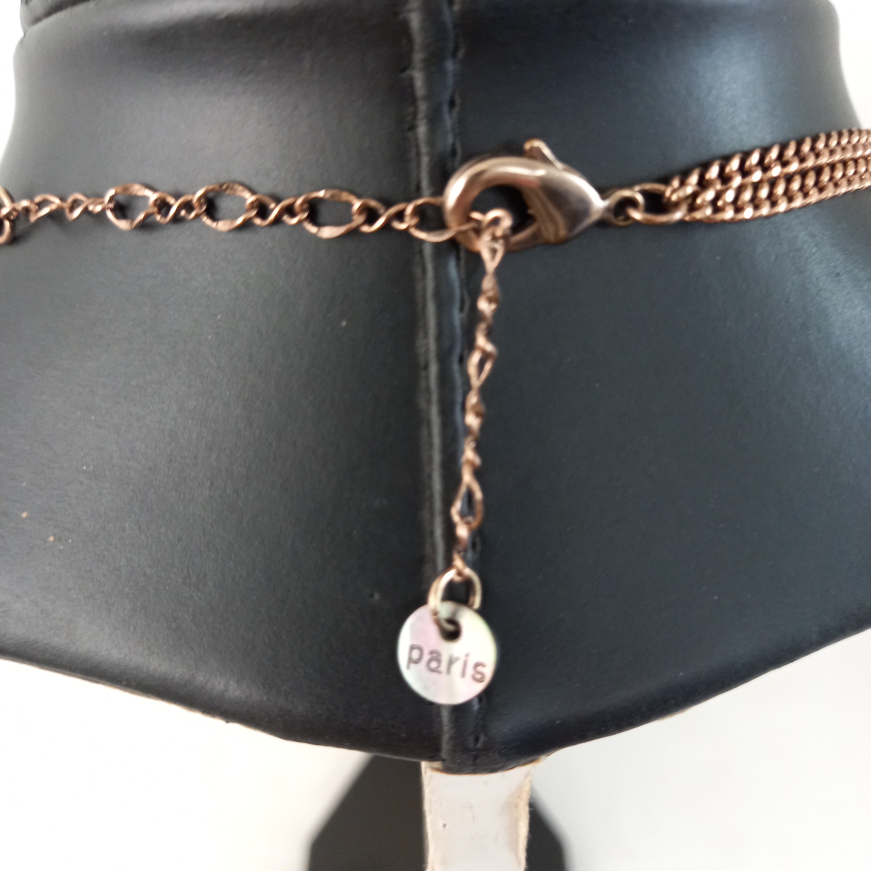 Voir photo 4 de Collier fantaisie style Bohème, fleuri et coloré, en métal Collier fantaisie style Bohème, fleuri et coloré, en métal Très bon état reconditionné photo 4