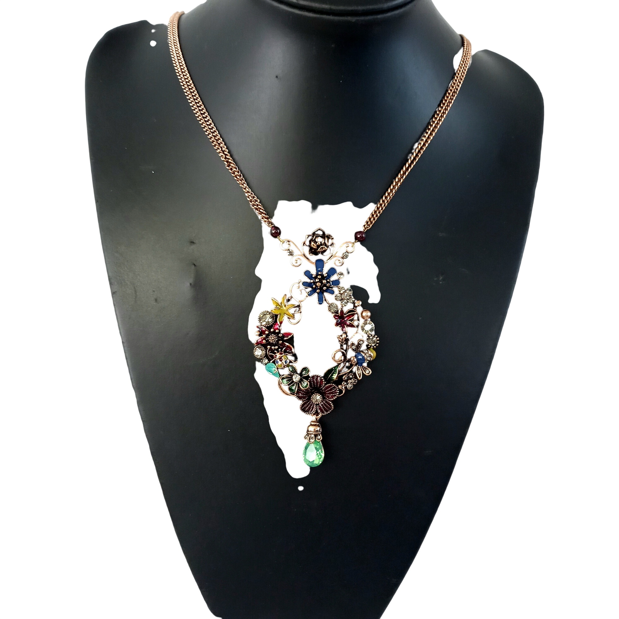 Collier fantaisie style Bohème, fleuri et coloré, en métal Très bon état - 18,00 € Collier fantaisie style Bohème, fleuri et coloré, en métal Très bon état reconditionné disponible sur Label Emmaüs