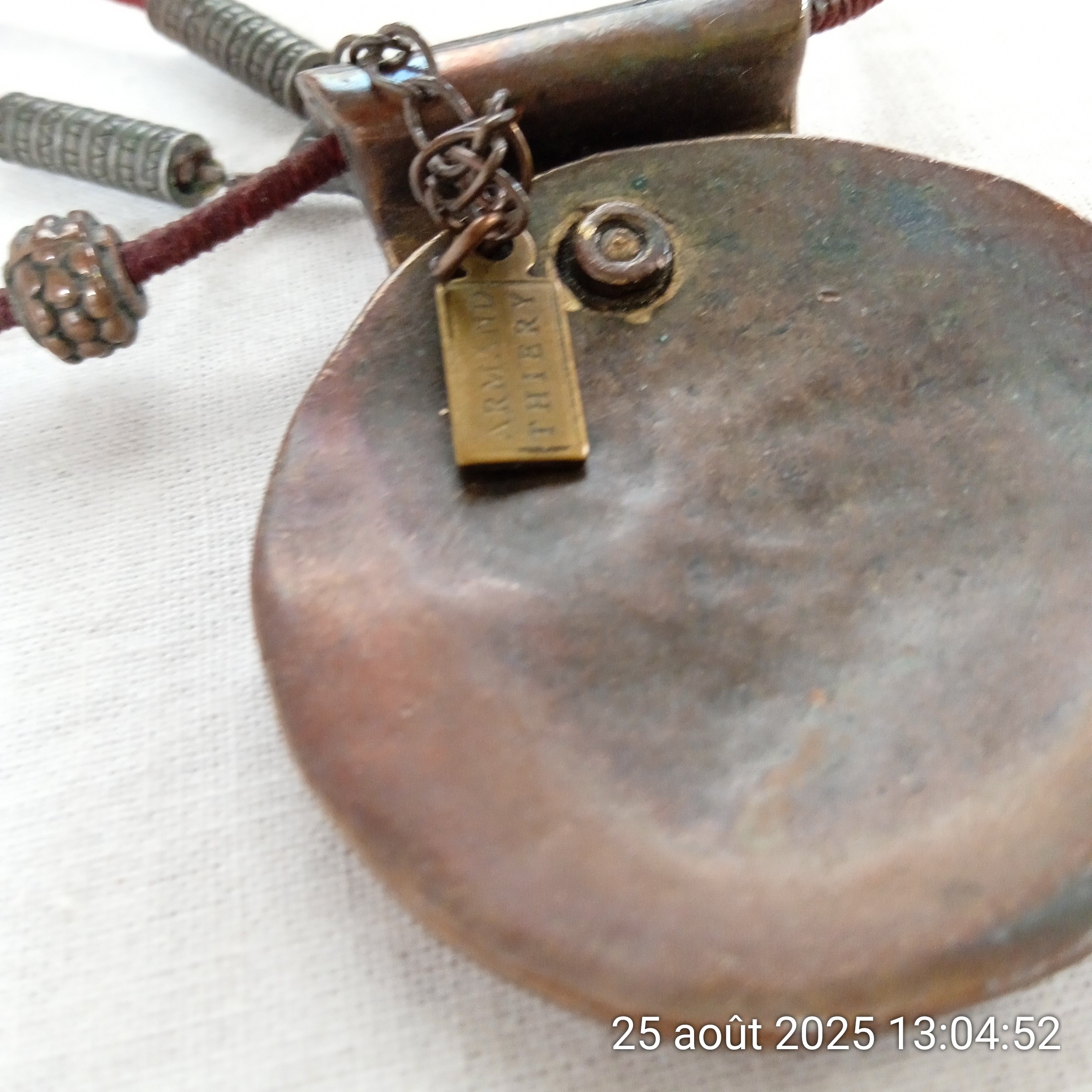 Voir photo 2 de Collier Femme Armand Thiery Collier Femme Armand Thiery Très bon état reconditionné photo 2